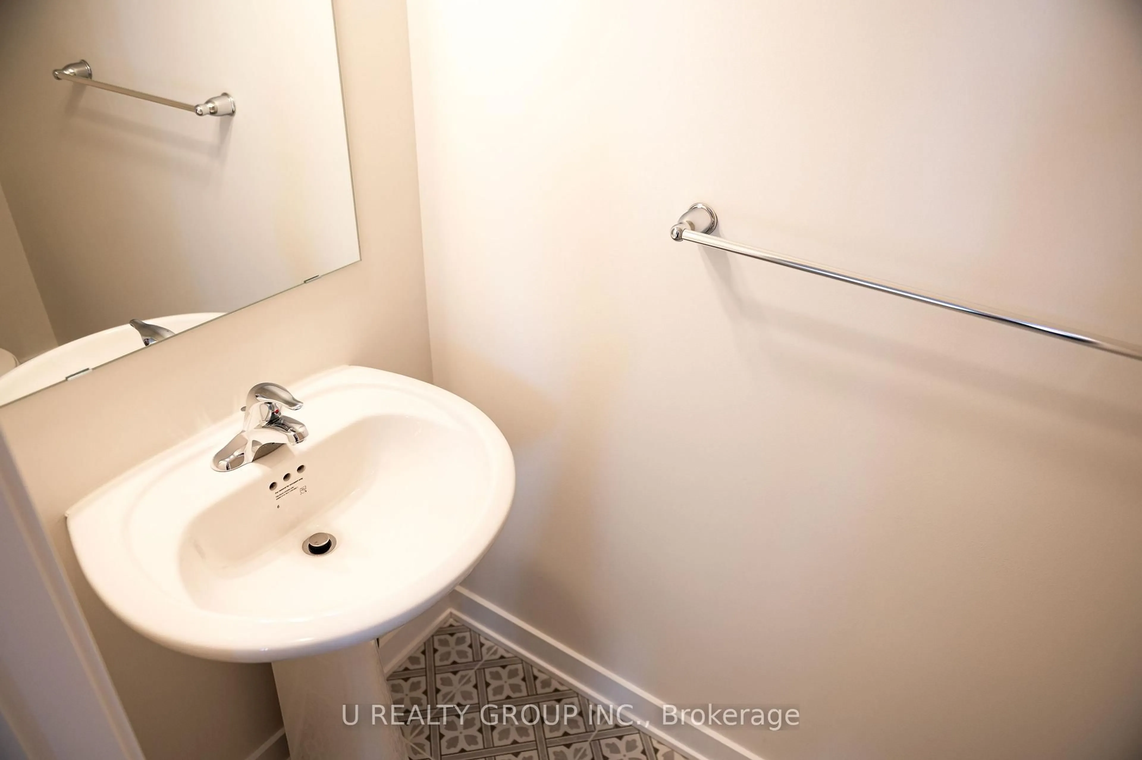 Standard bathroom, unknown for 1202 Flycatcher Private, Ottawa Ontario K1X 0M7