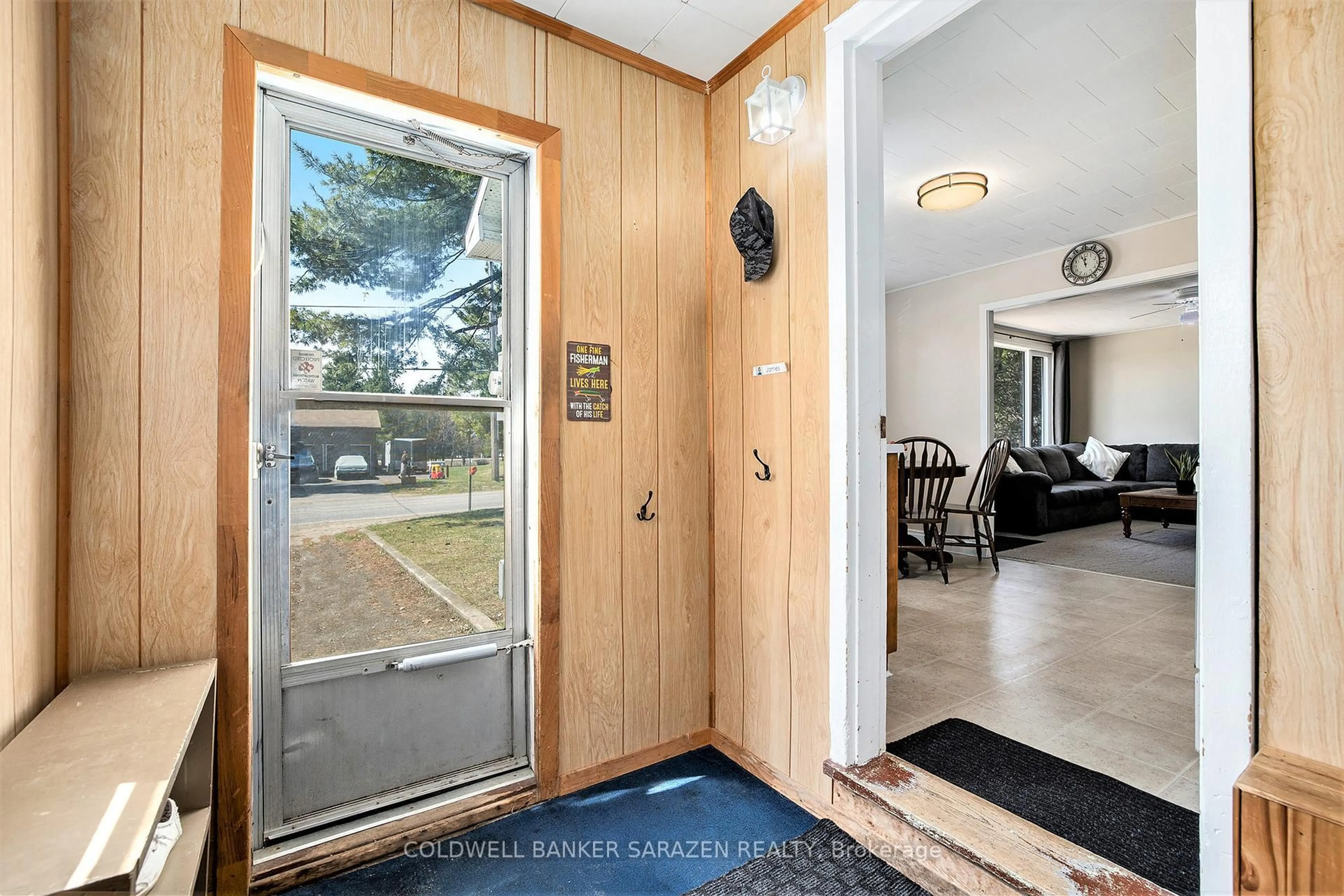 Indoor entryway for 542 McLachlan Rd, White Lake Ontario K0A 3L0