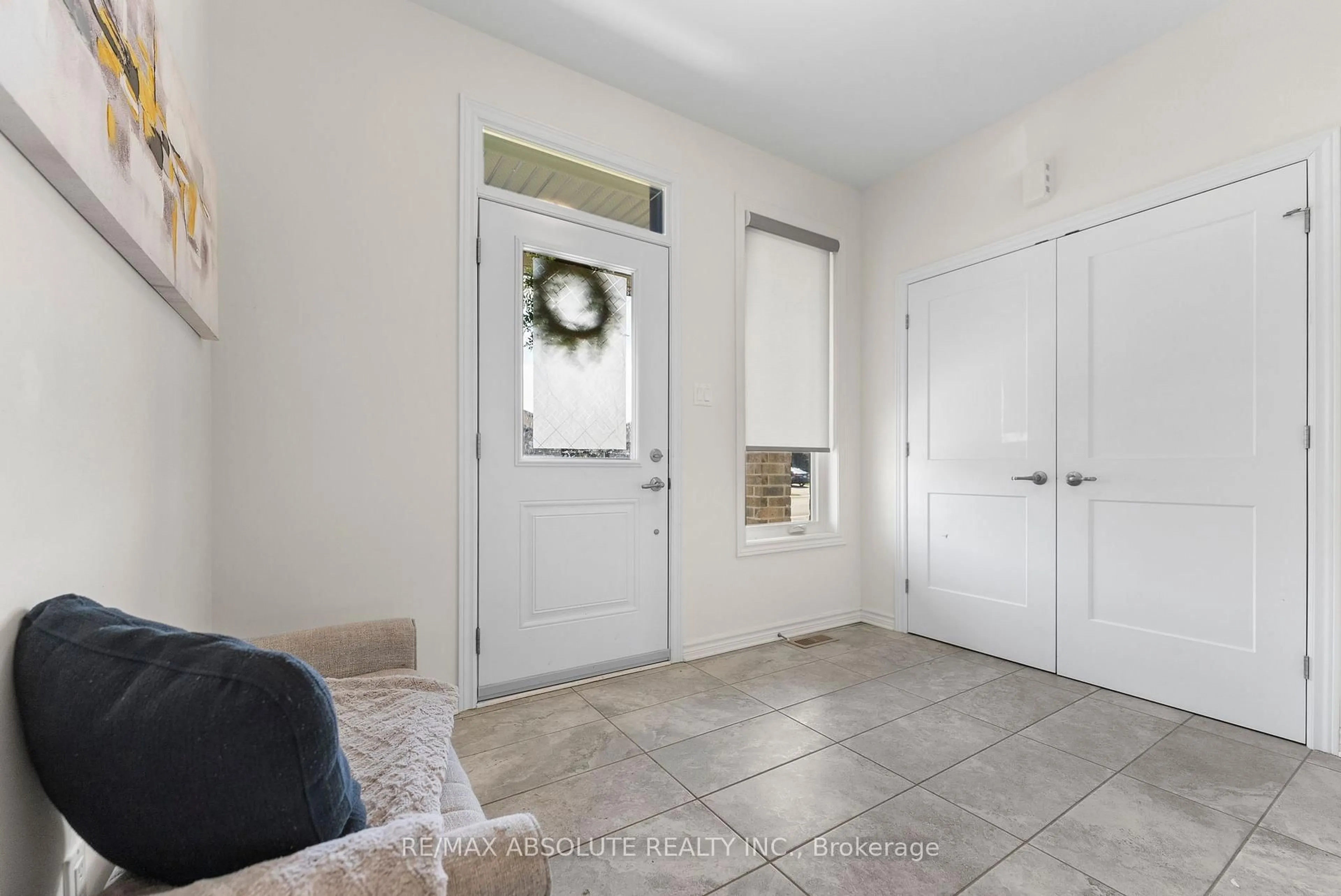Indoor entryway for 105 Seabert Dr, Arnprior Ontario K7S 0K1