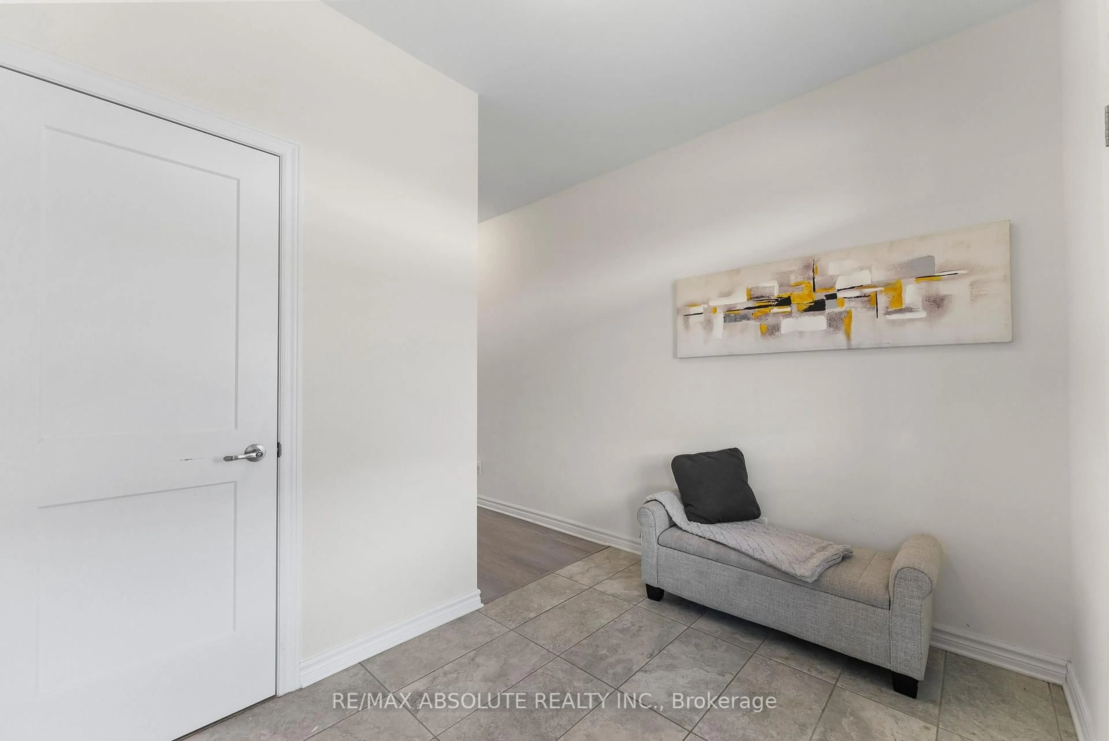 Indoor entryway for 105 Seabert Dr, Arnprior Ontario K7S 0K1