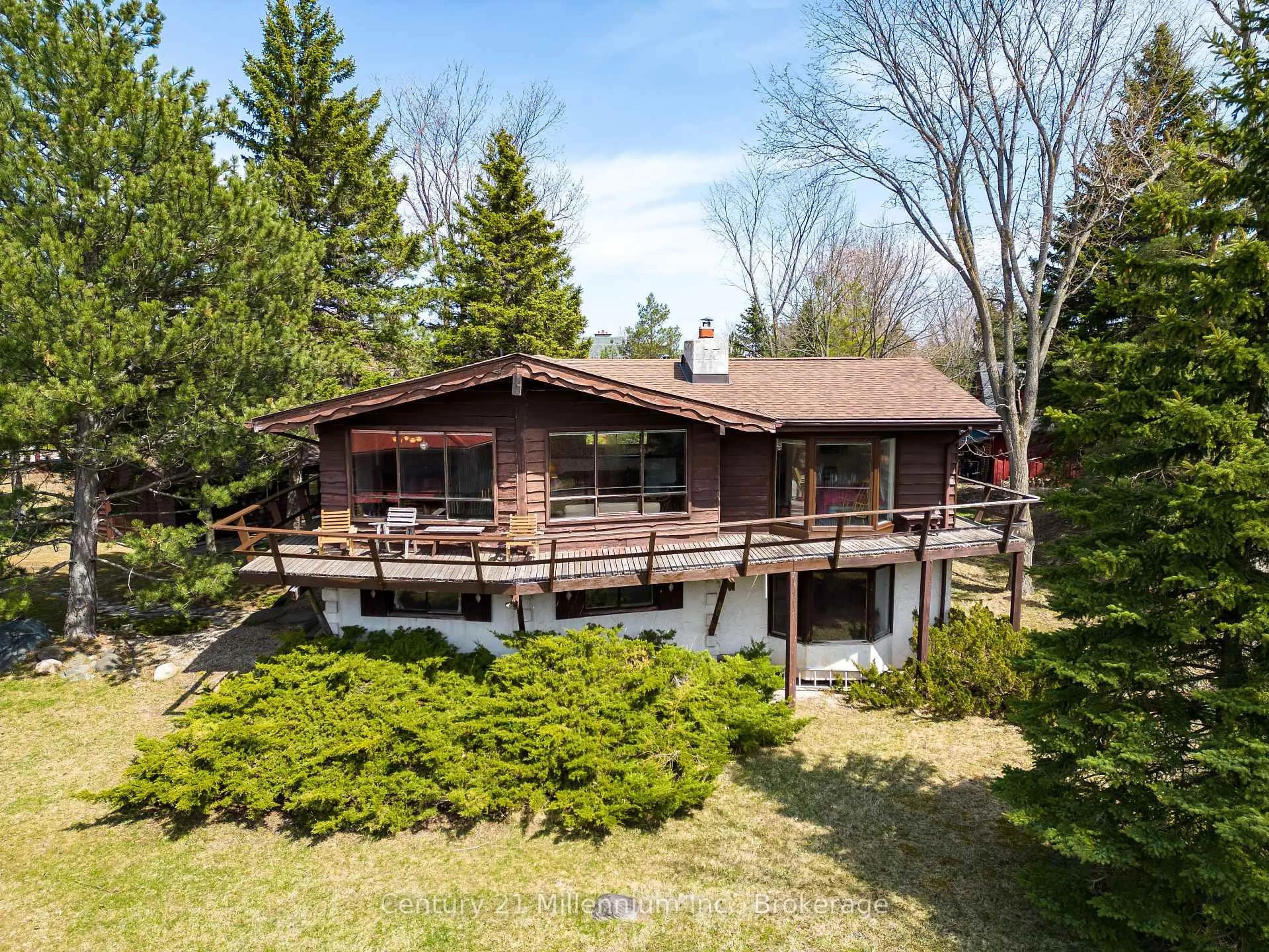 A pic from outside/outdoor area/front of a property/back of a property/a pic from drone, unknown for 117 Craigleith Walk, Blue Mountains Ontario L9Y 0S3