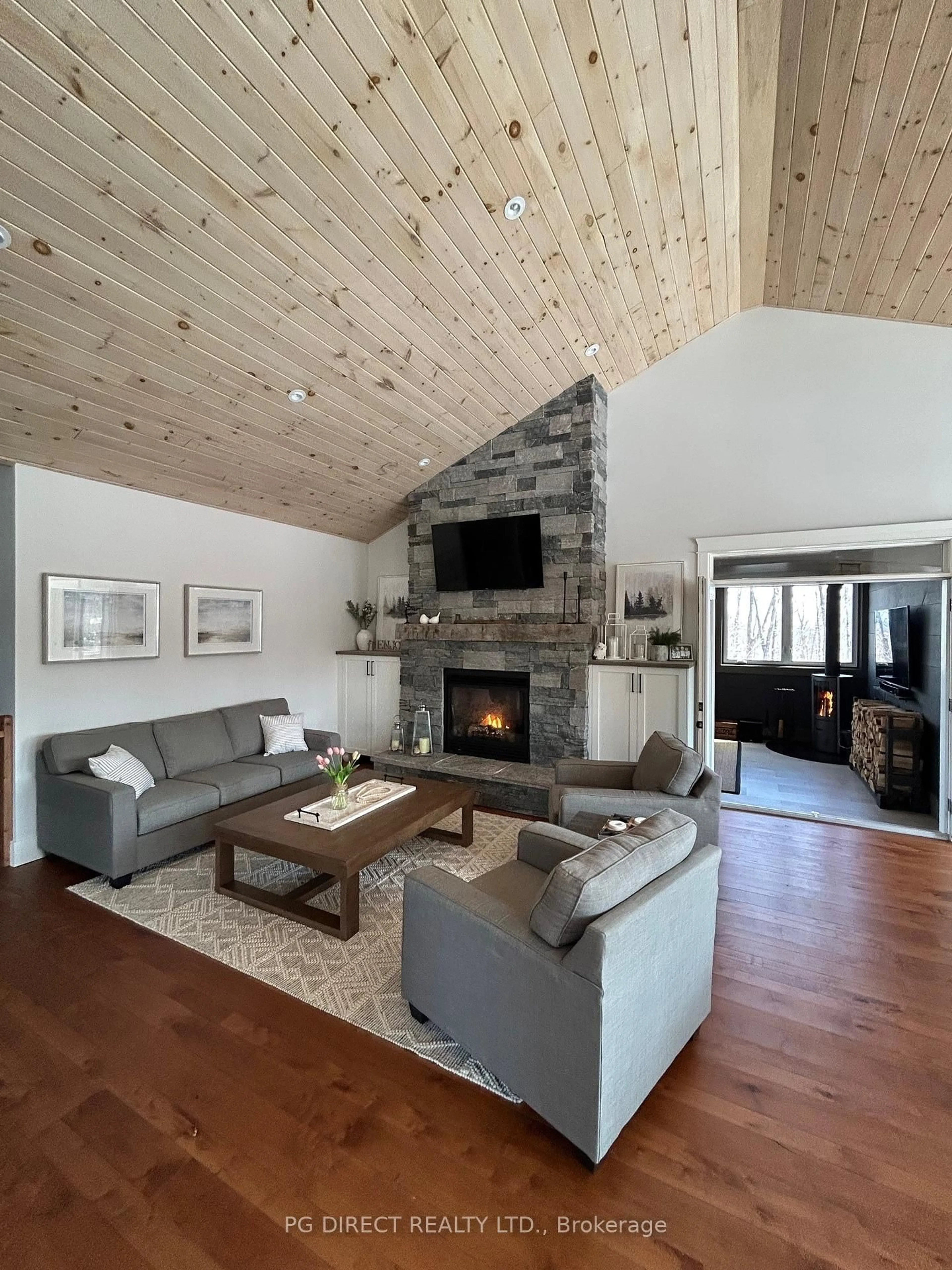 Living room with furniture, wood/laminate floor for 2 Hawk Ridge Crt, Huntsville Ontario P1H 0A7