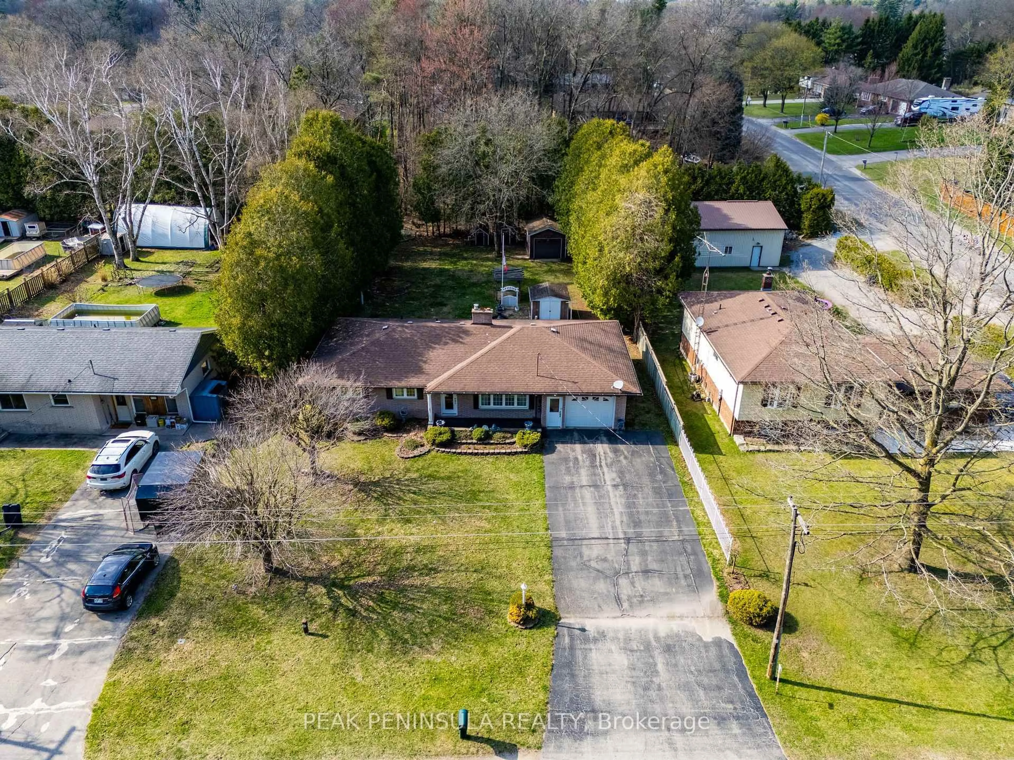 A pic from outside/outdoor area/front of a property/back of a property/a pic from drone, street for 435 Mcdowell Rd, Norfolk Ontario N3Y 4J9