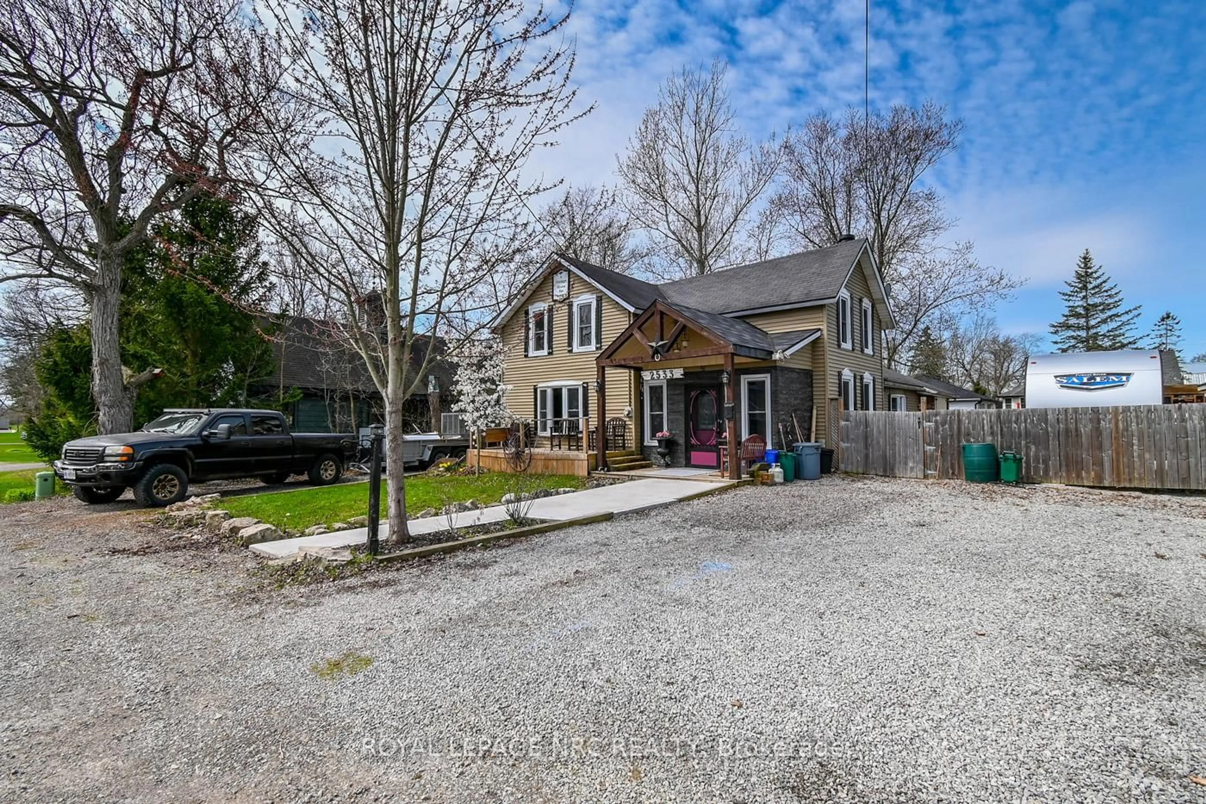 A pic from outside/outdoor area/front of a property/back of a property/a pic from drone, street for 2533 Airline St, Fort Erie Ontario L0S 1S0