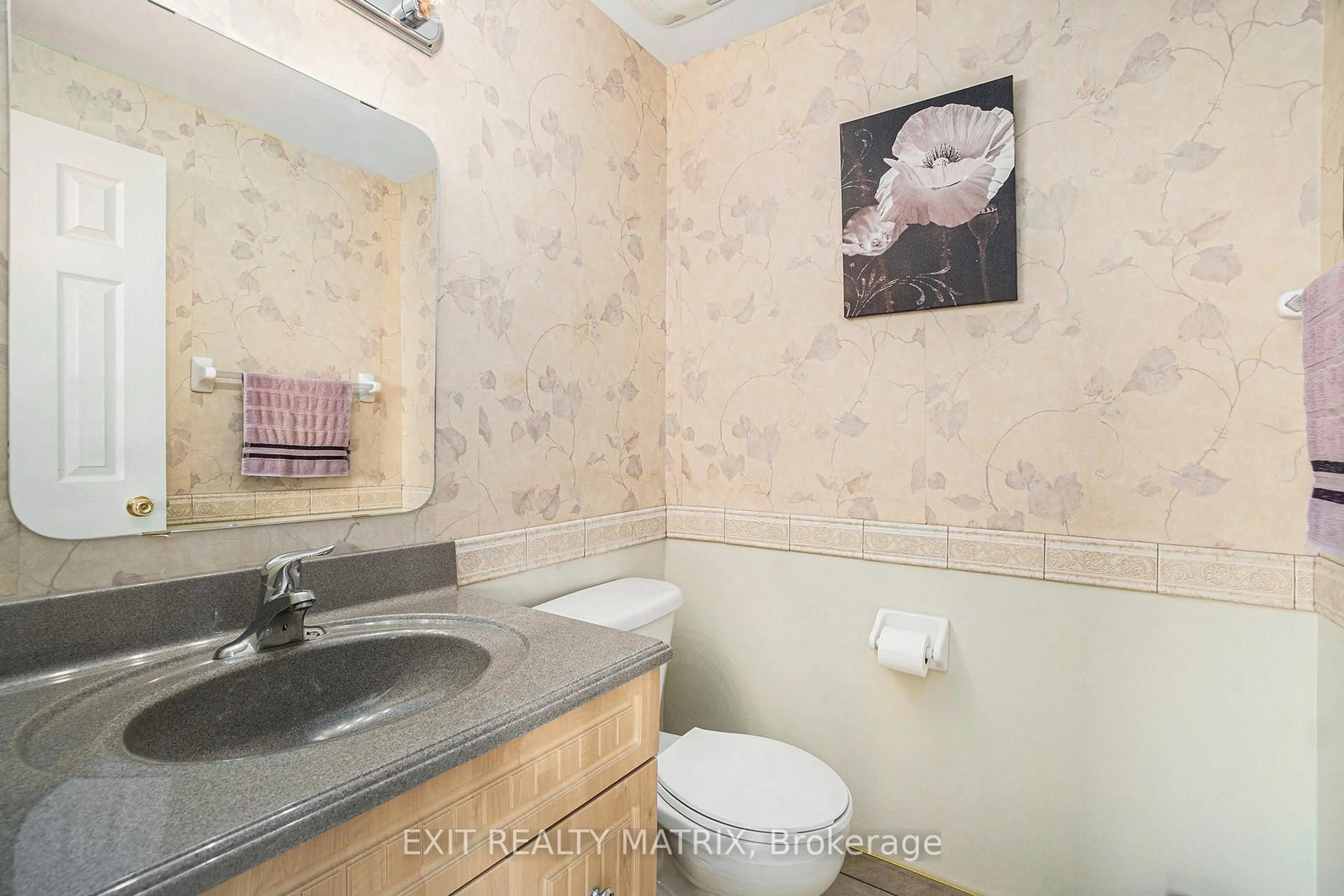 Standard bathroom, ceramic/tile floor for 236 Labelle St, Russell Ontario K0A 1W0