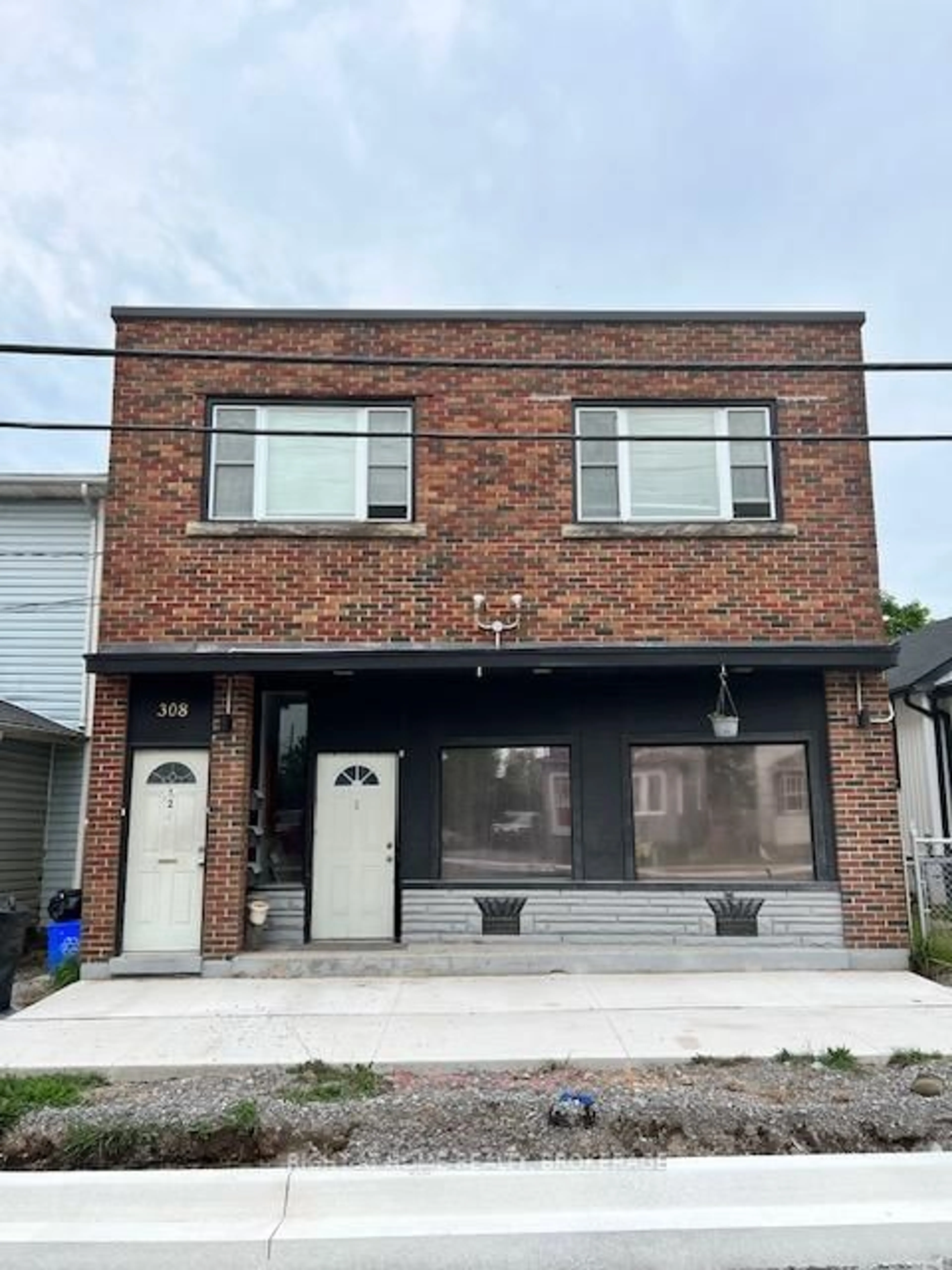 Home with brick exterior material, building for 308 Broadway St, Welland Ontario L3C 5L9