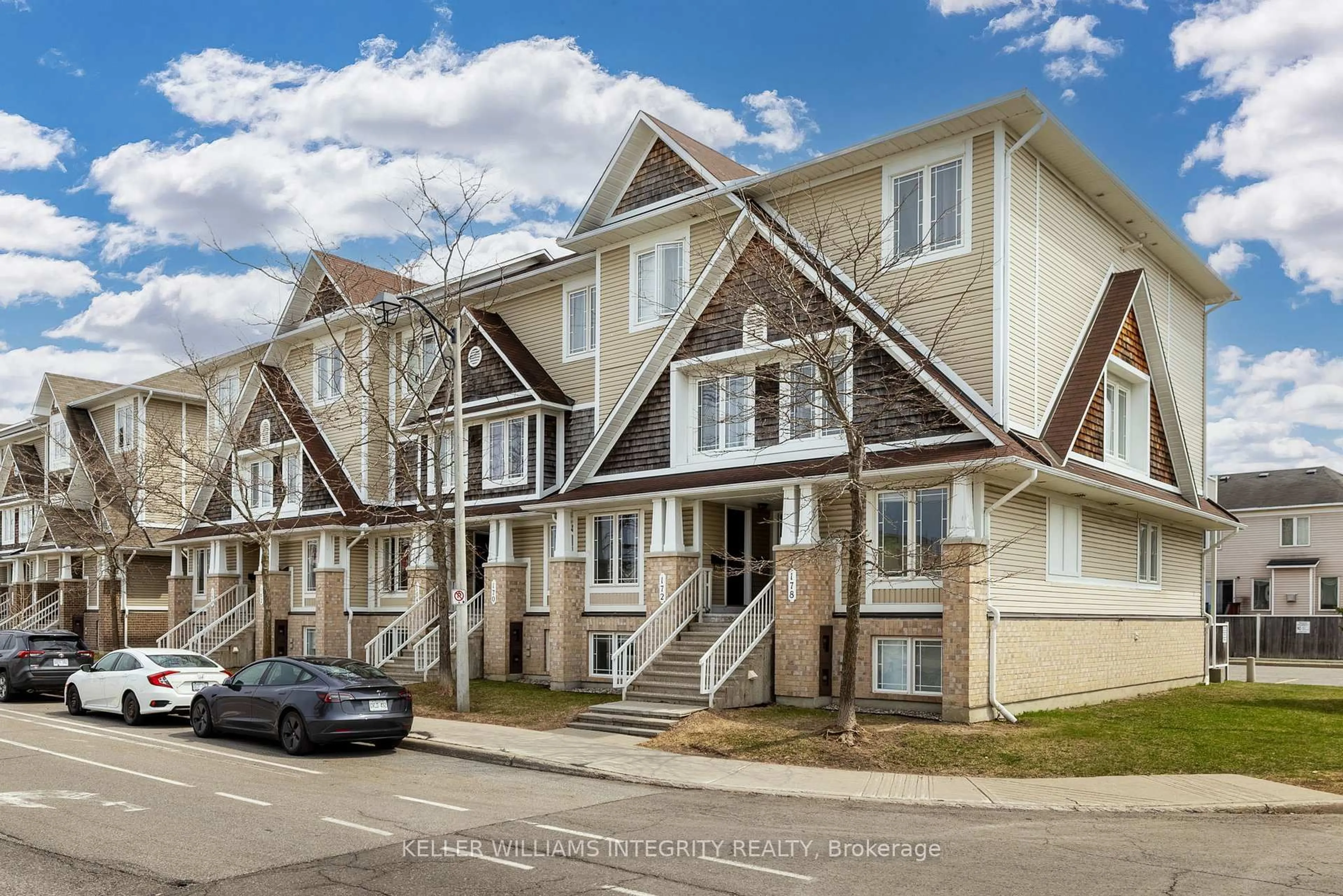 A pic from outside/outdoor area/front of a property/back of a property/a pic from drone, street for 172 Chapman Mills Dr, Ottawa Ontario K2J 0B7