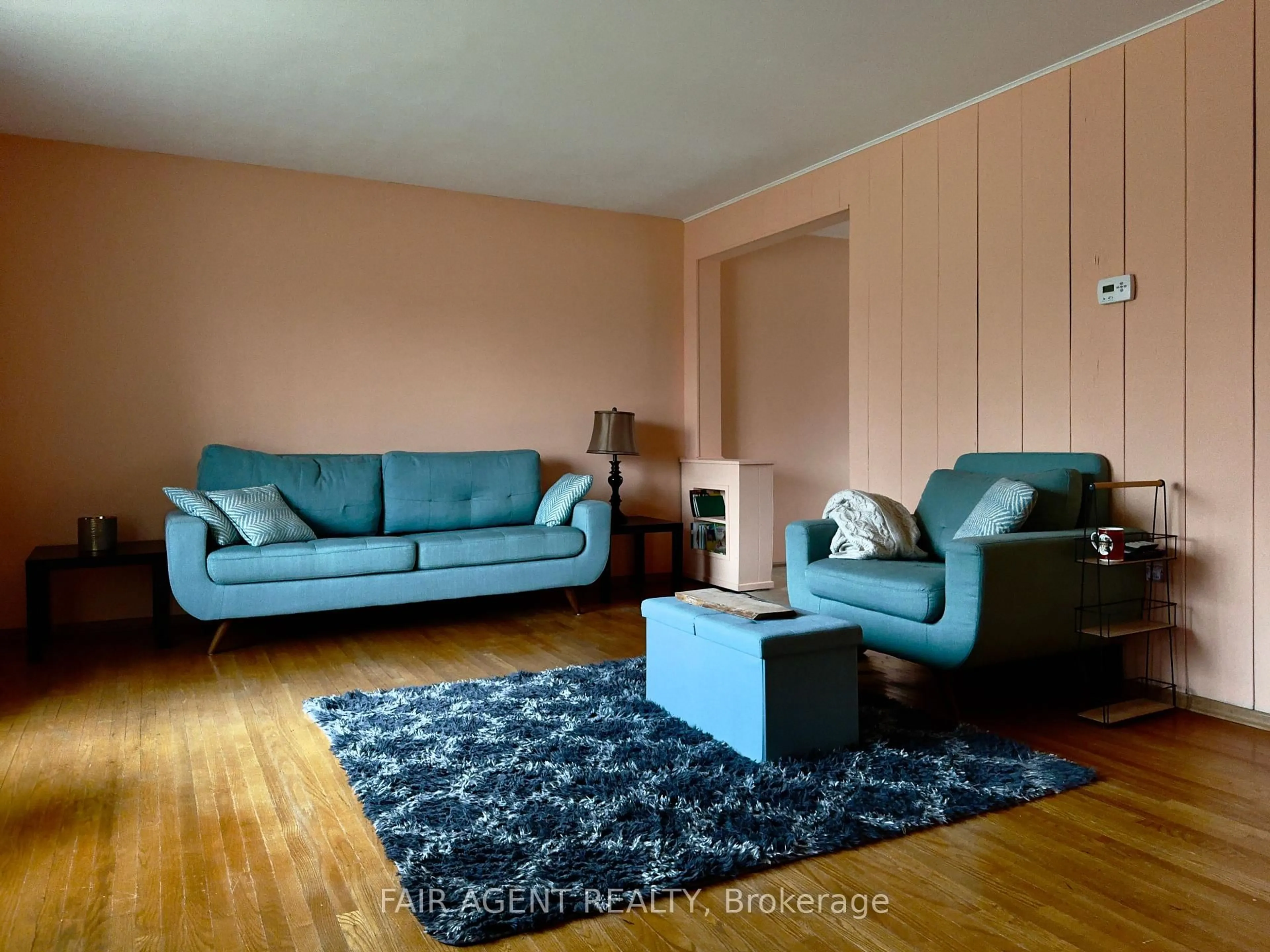 Living room with furniture, unknown for 175 Fourth Ave, Kitchener Ontario N2C 1P3