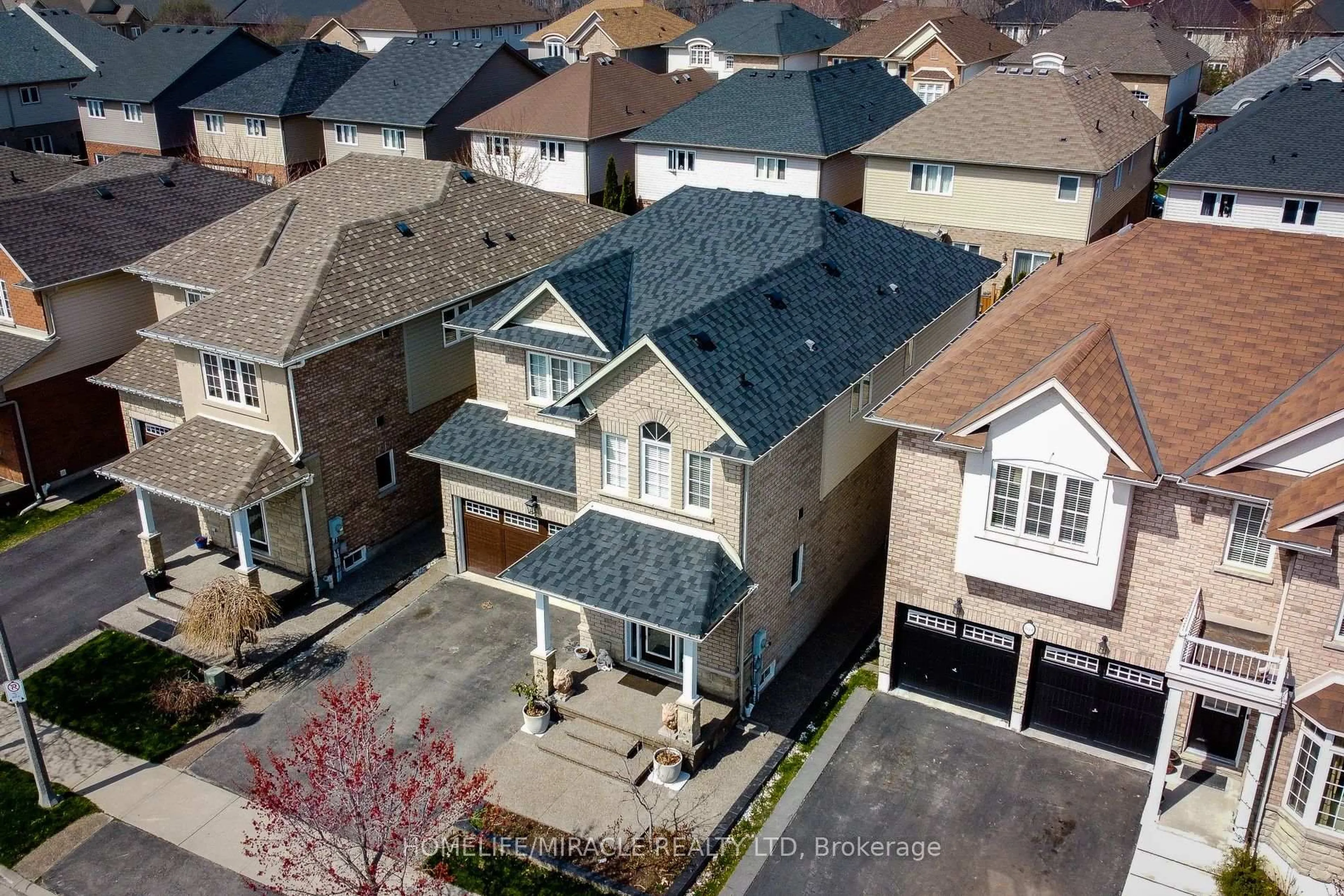 A pic from outside/outdoor area/front of a property/back of a property/a pic from drone, street for 185 Palacebeach Tr, Hamilton Ontario L8E 0C2