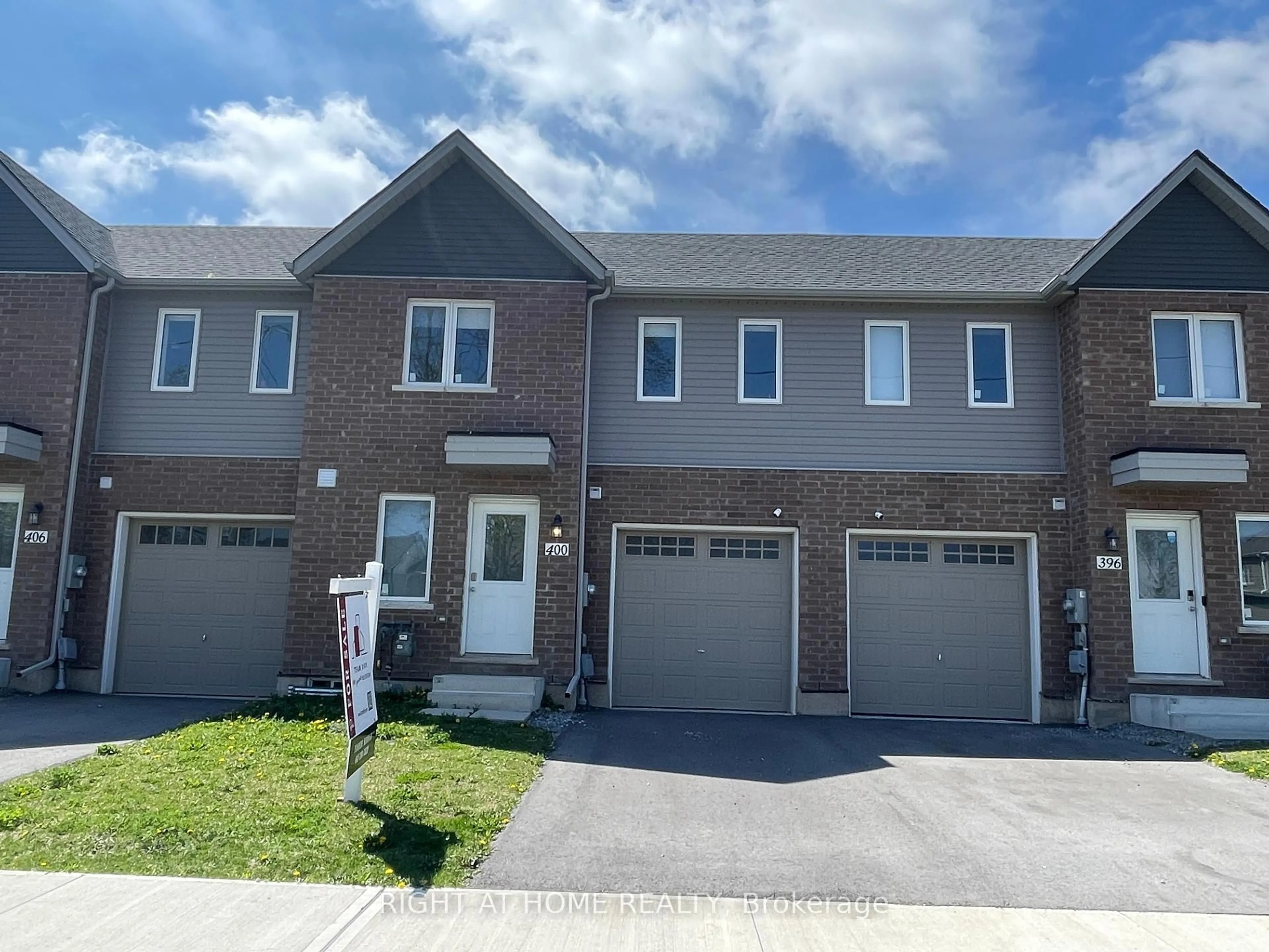 Home with brick exterior material, street for 400 Alberta St, Welland Ontario L3B 0K5