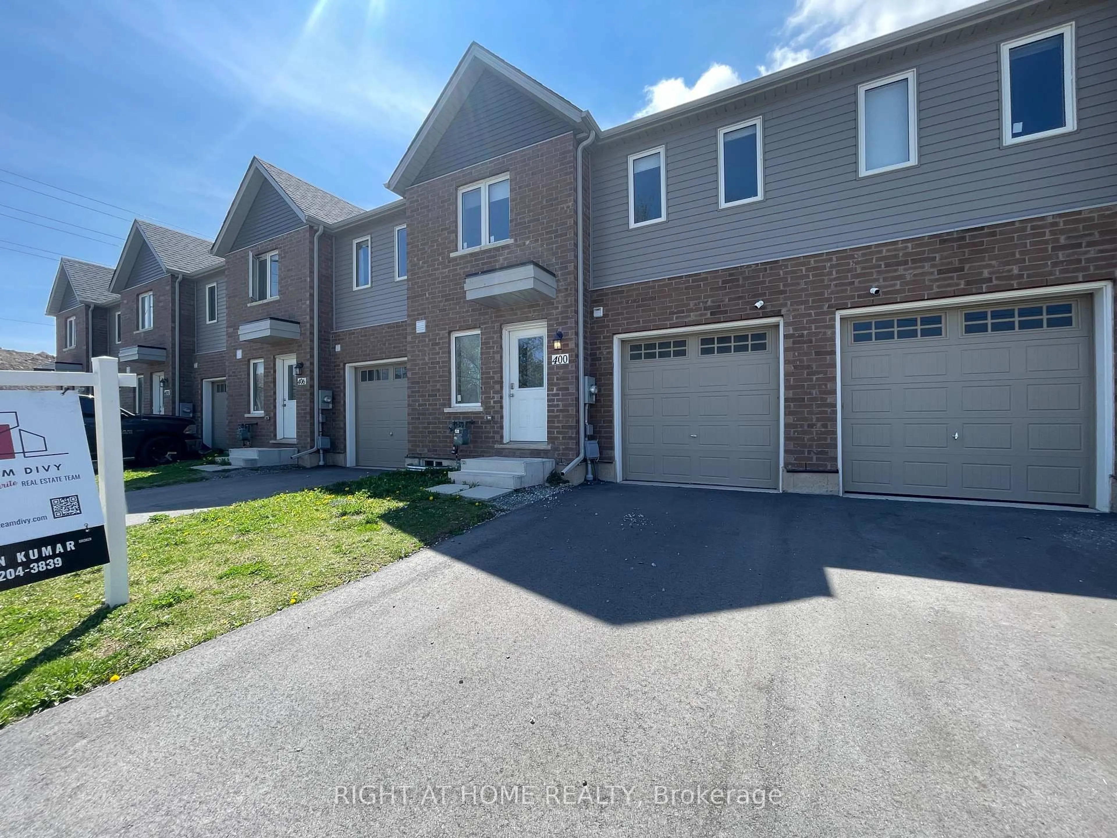 A pic from outside/outdoor area/front of a property/back of a property/a pic from drone, street for 400 Alberta St, Welland Ontario L3B 0K5