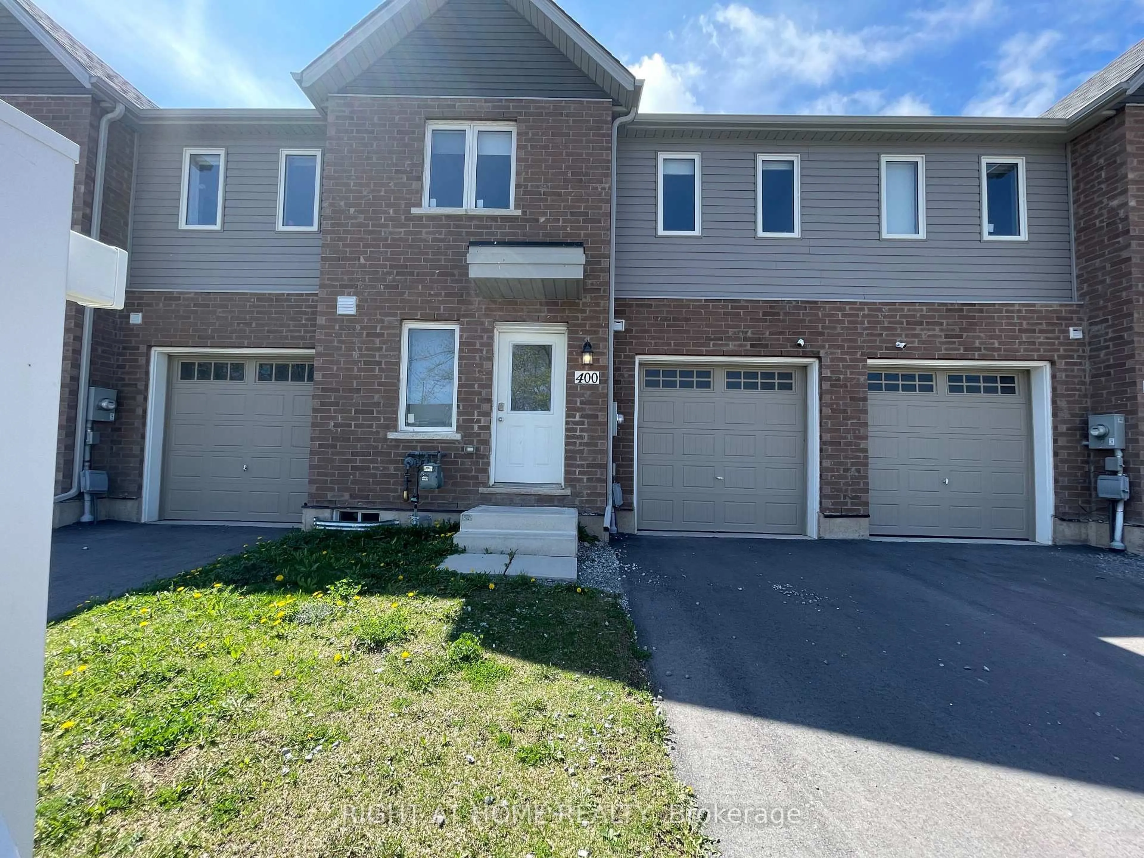 Home with brick exterior material, street for 400 Alberta St, Welland Ontario L3B 0K5
