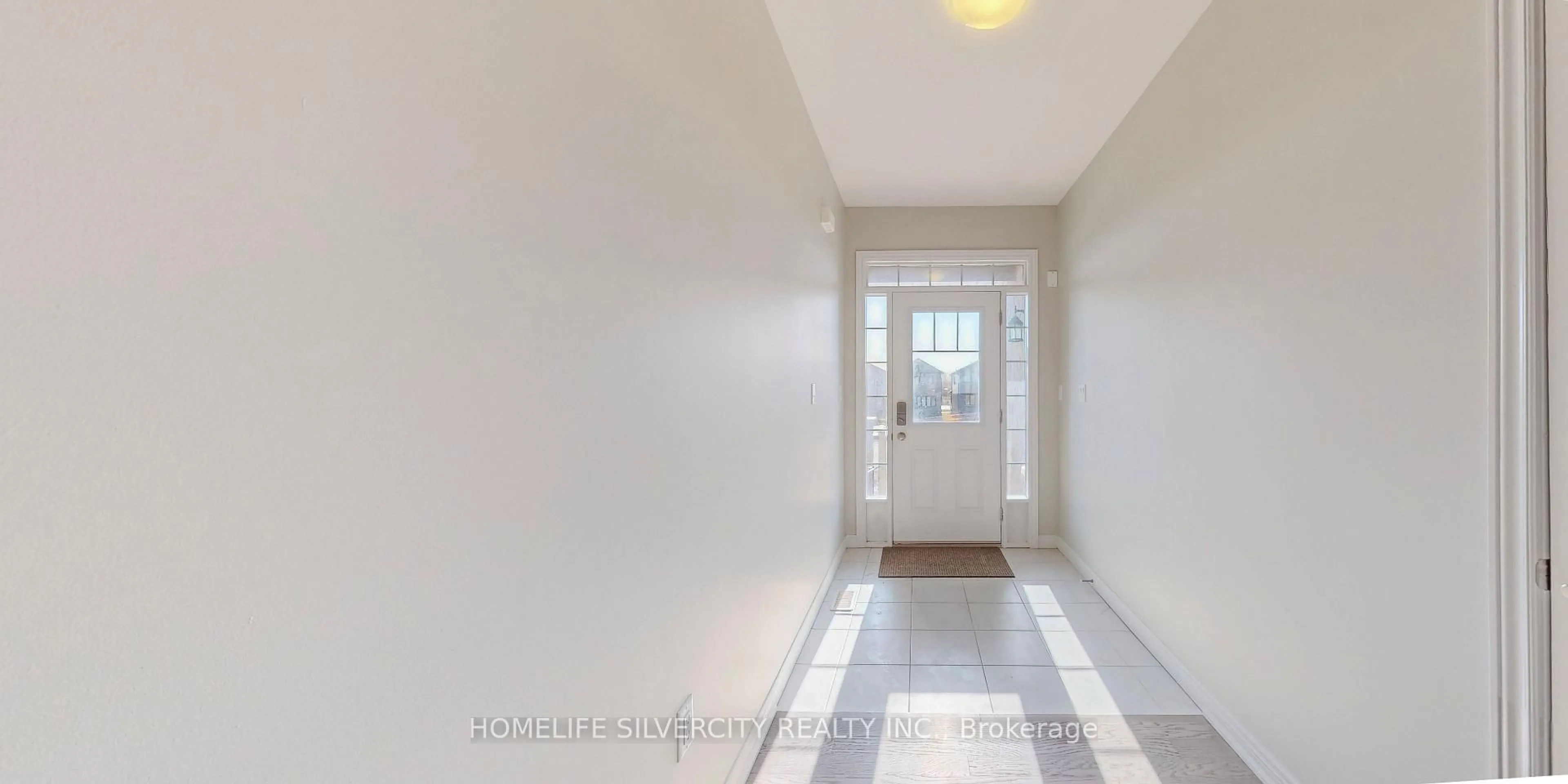 Indoor entryway for 28 Holder Dr, Brantford Ontario N3T 0V1