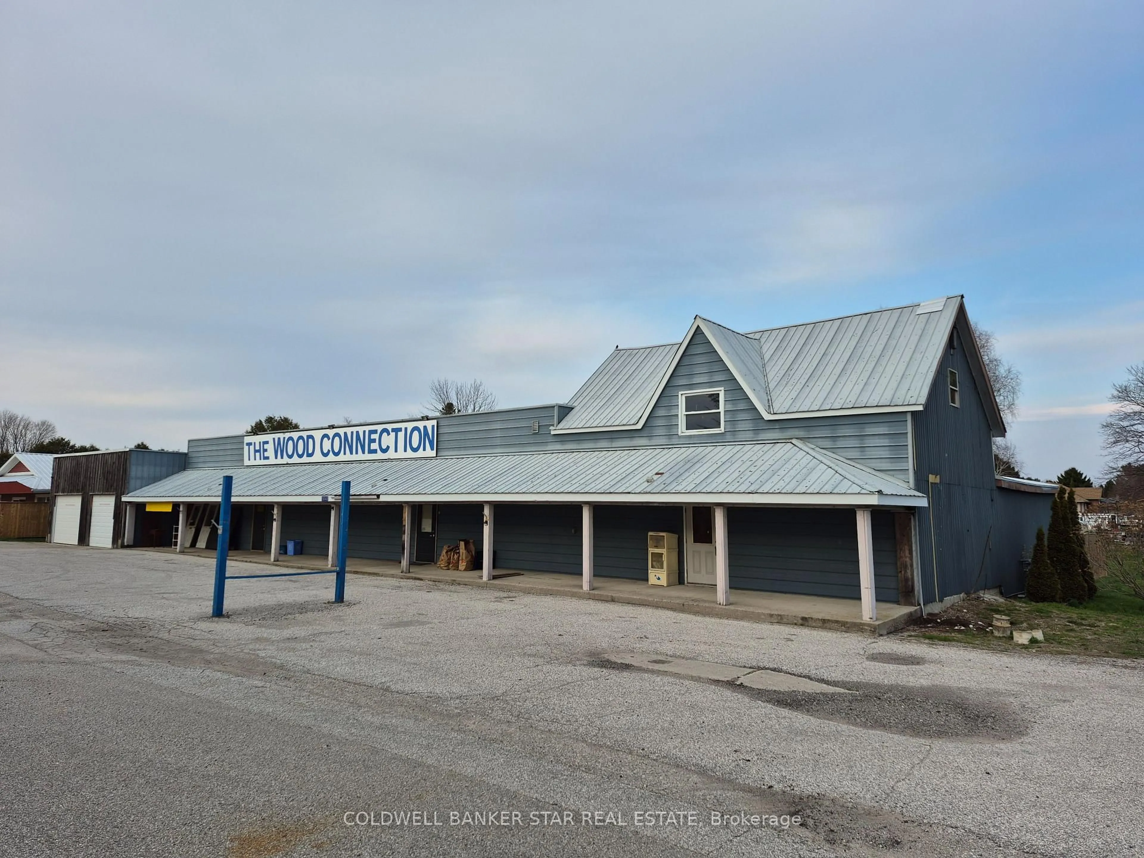 A pic from outside/outdoor area/front of a property/back of a property/a pic from drone, building for 5048 Imperial Rd, Malahide Ontario N5H 2R2