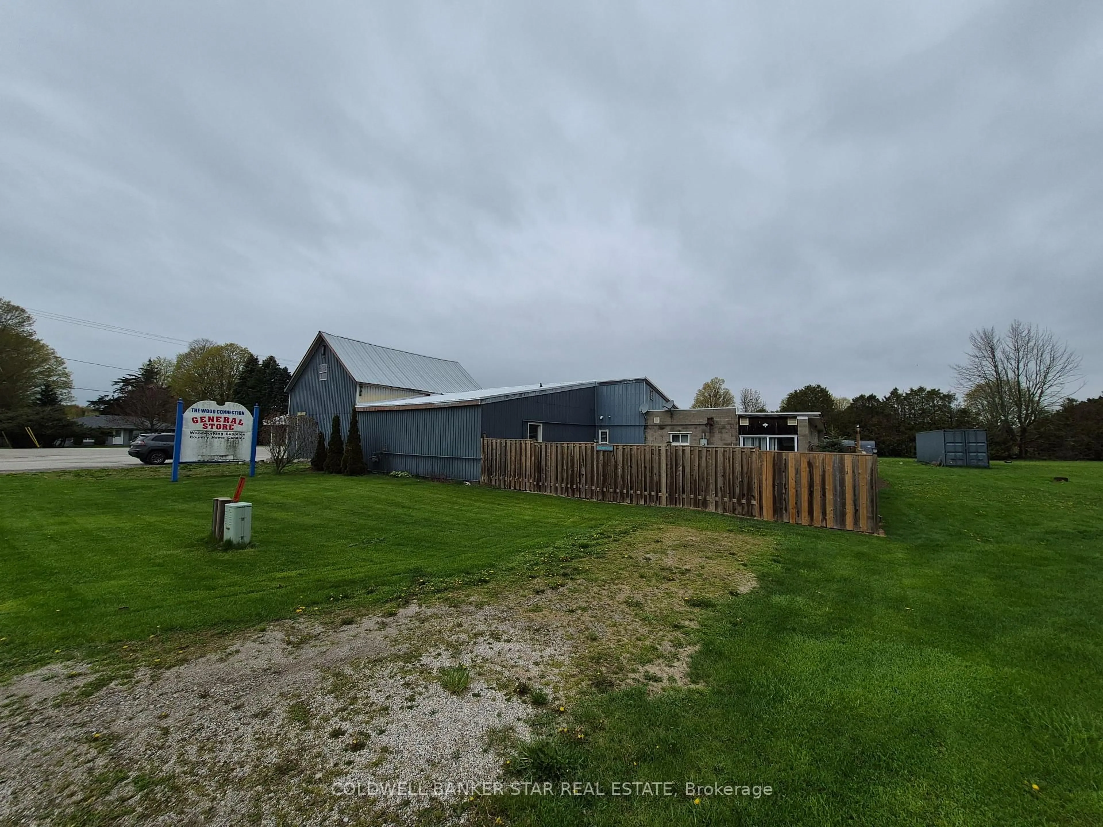 A pic from outside/outdoor area/front of a property/back of a property/a pic from drone, building for 5048 Imperial Rd, Malahide Ontario N5H 2R2