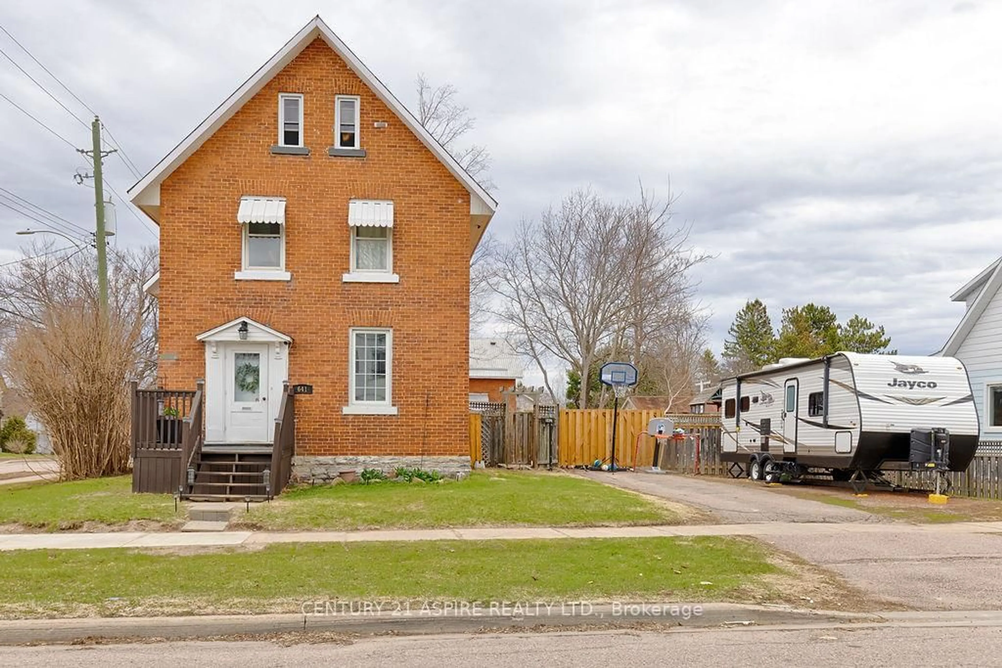 Unknown for 641 Miller St, Pembroke Ontario K8A 6A3
