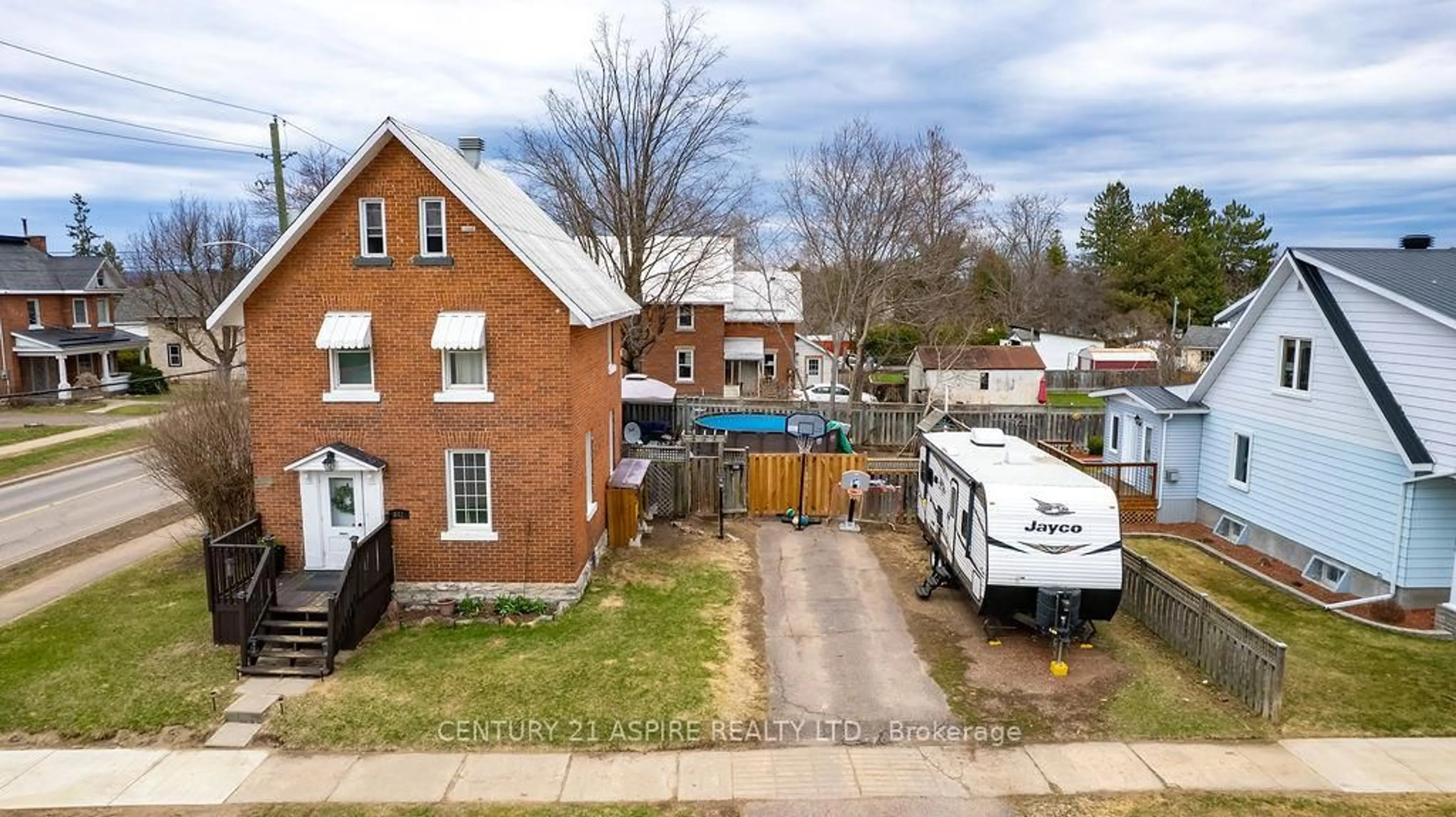 A pic from outside/outdoor area/front of a property/back of a property/a pic from drone, street for 641 Miller St, Pembroke Ontario K8A 6A3