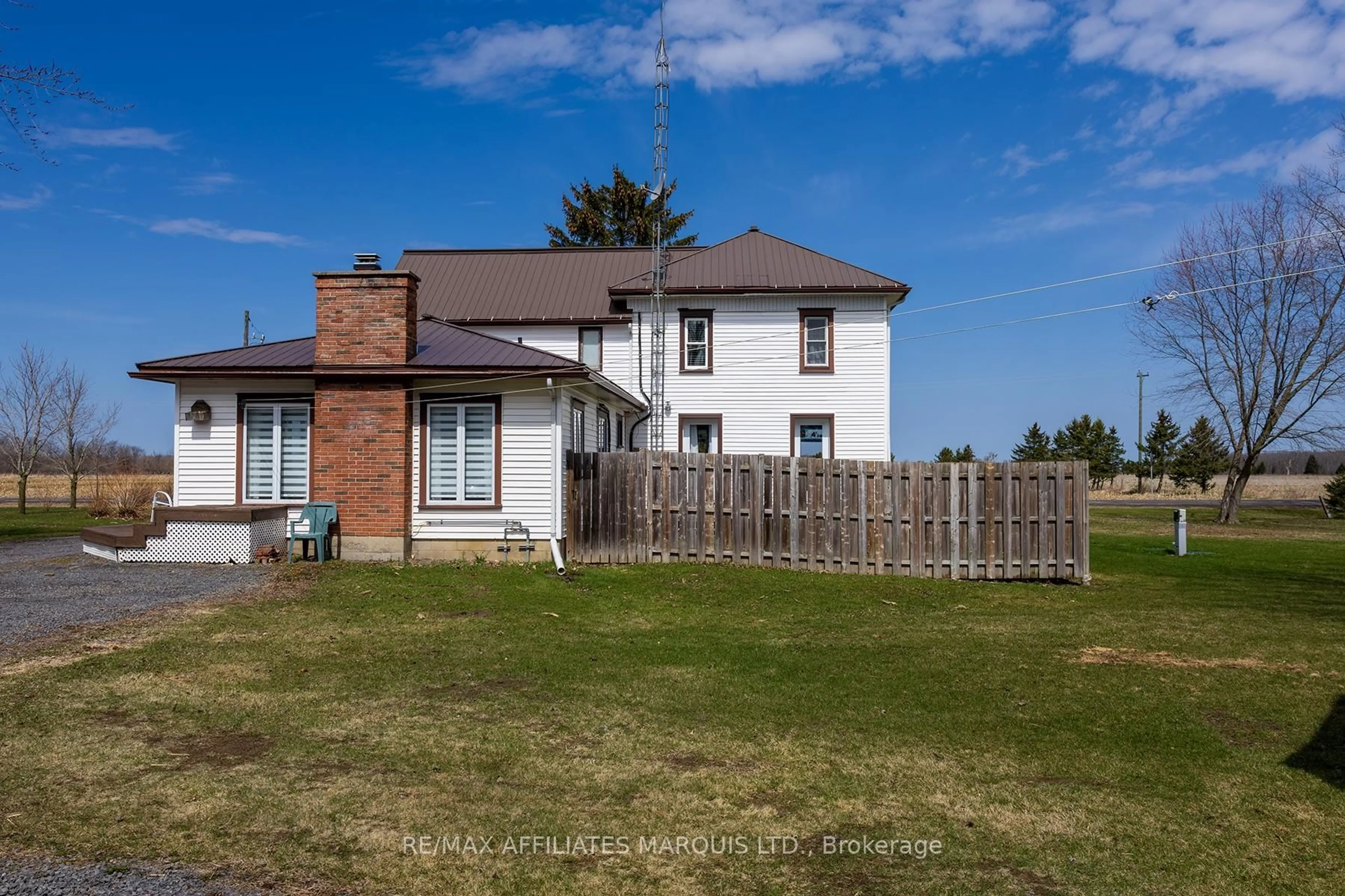 A pic from outside/outdoor area/front of a property/back of a property/a pic from drone, unknown for 10756 Cook Rd, South Dundas Ontario K0E 1C0