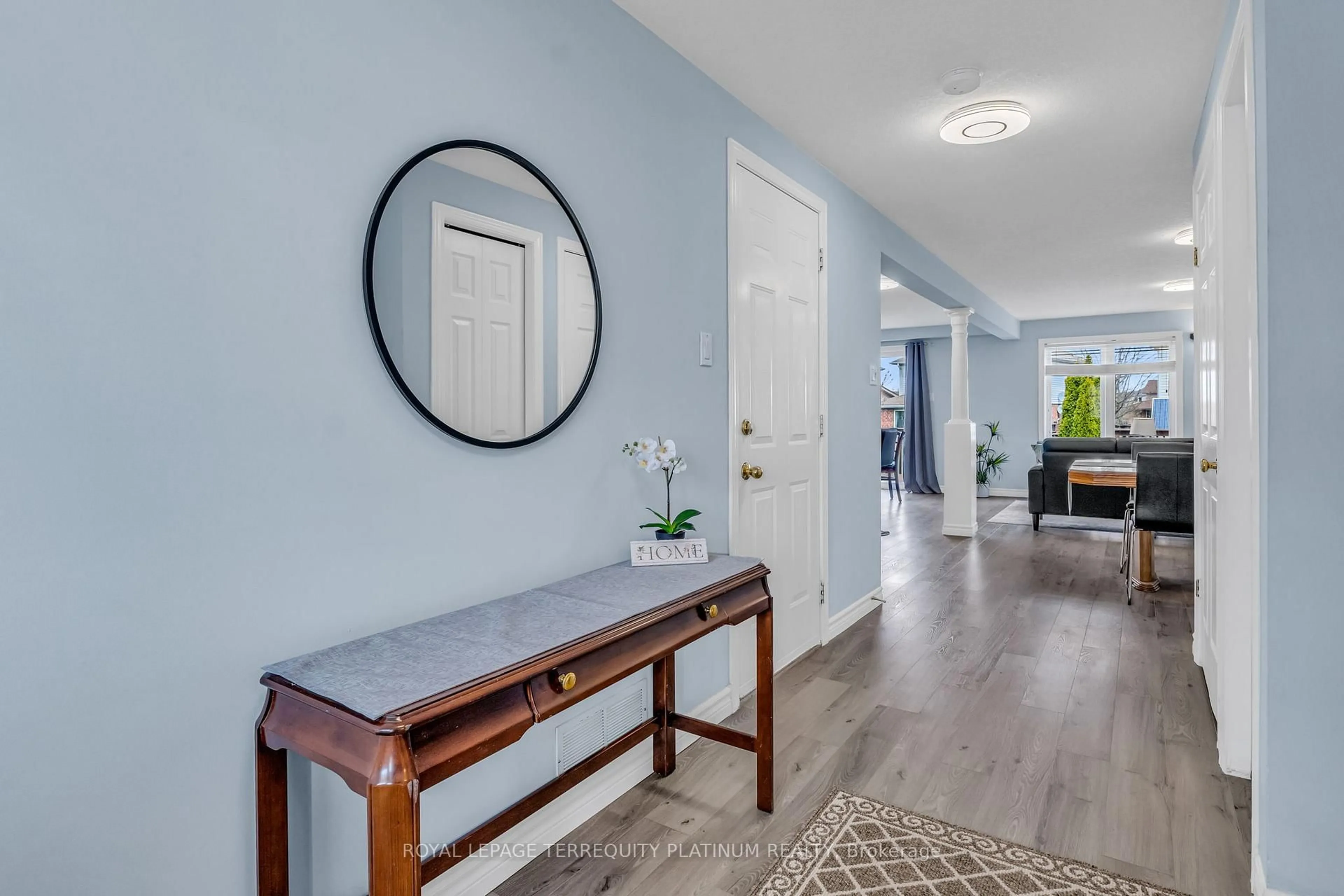 Indoor entryway for 46 Deerpath Dr, Guelph Ontario N1K 1V1