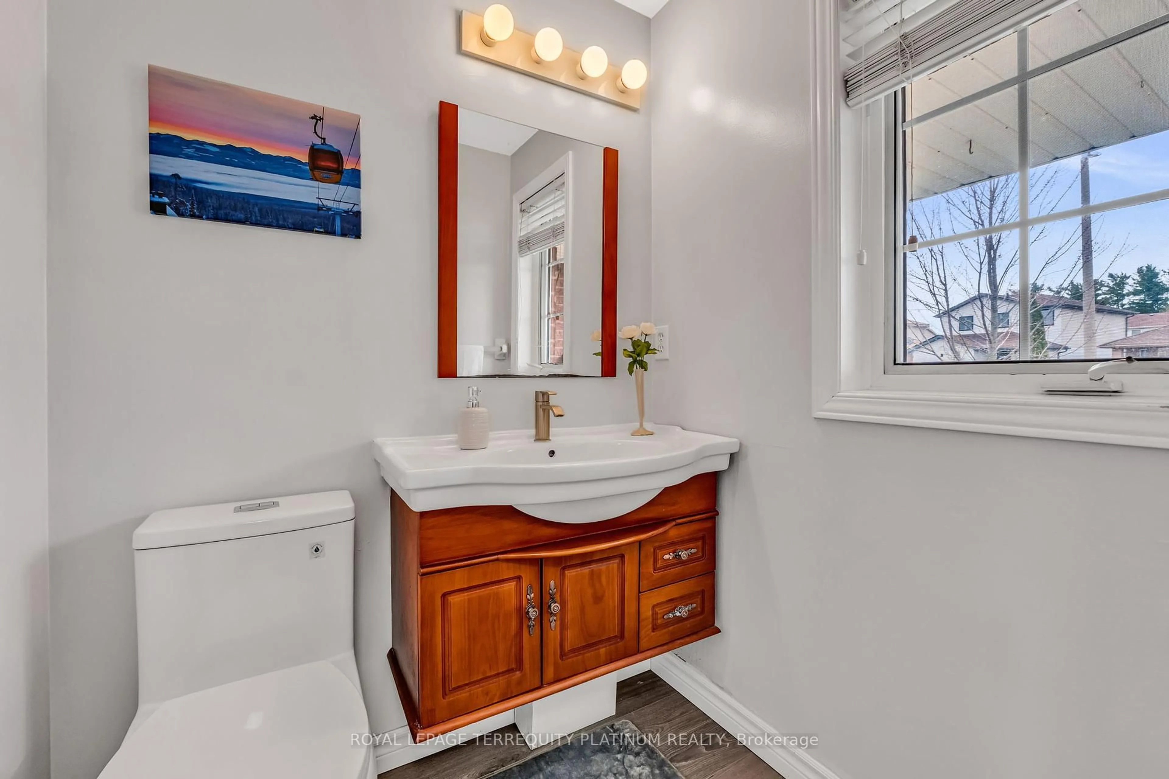 Standard bathroom, ceramic/tile floor for 46 Deerpath Dr, Guelph Ontario N1K 1V1