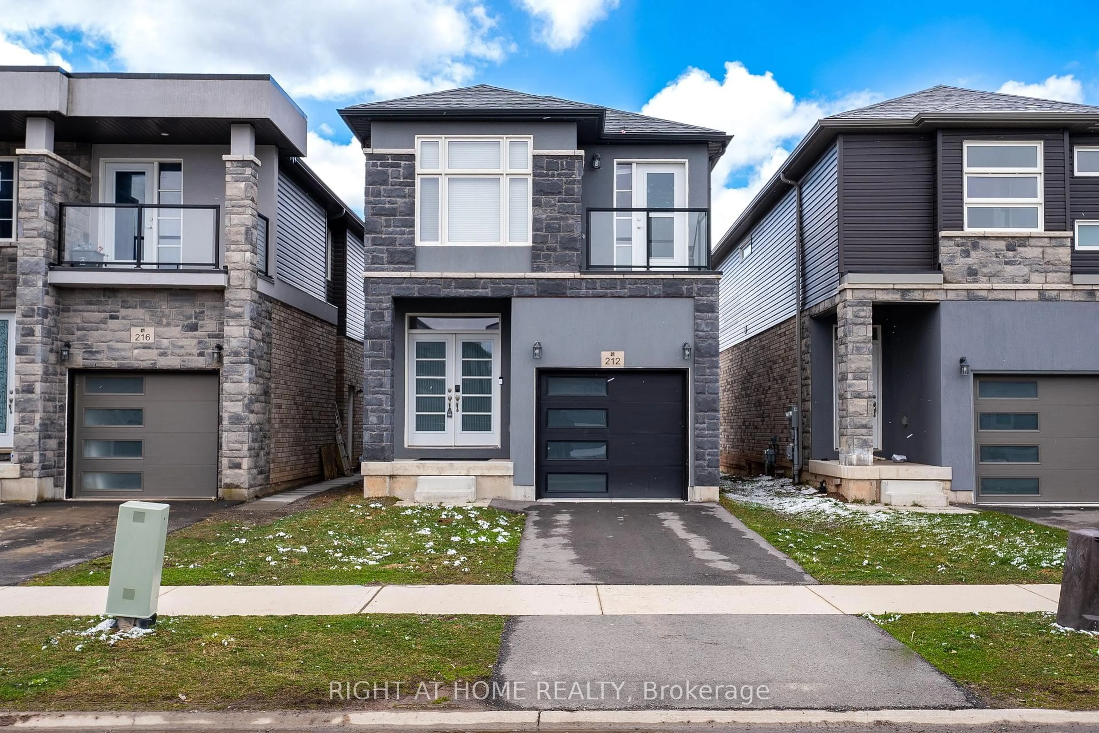Home with brick exterior material, street for 212 Louise St, Welland Ontario L3B 0H8