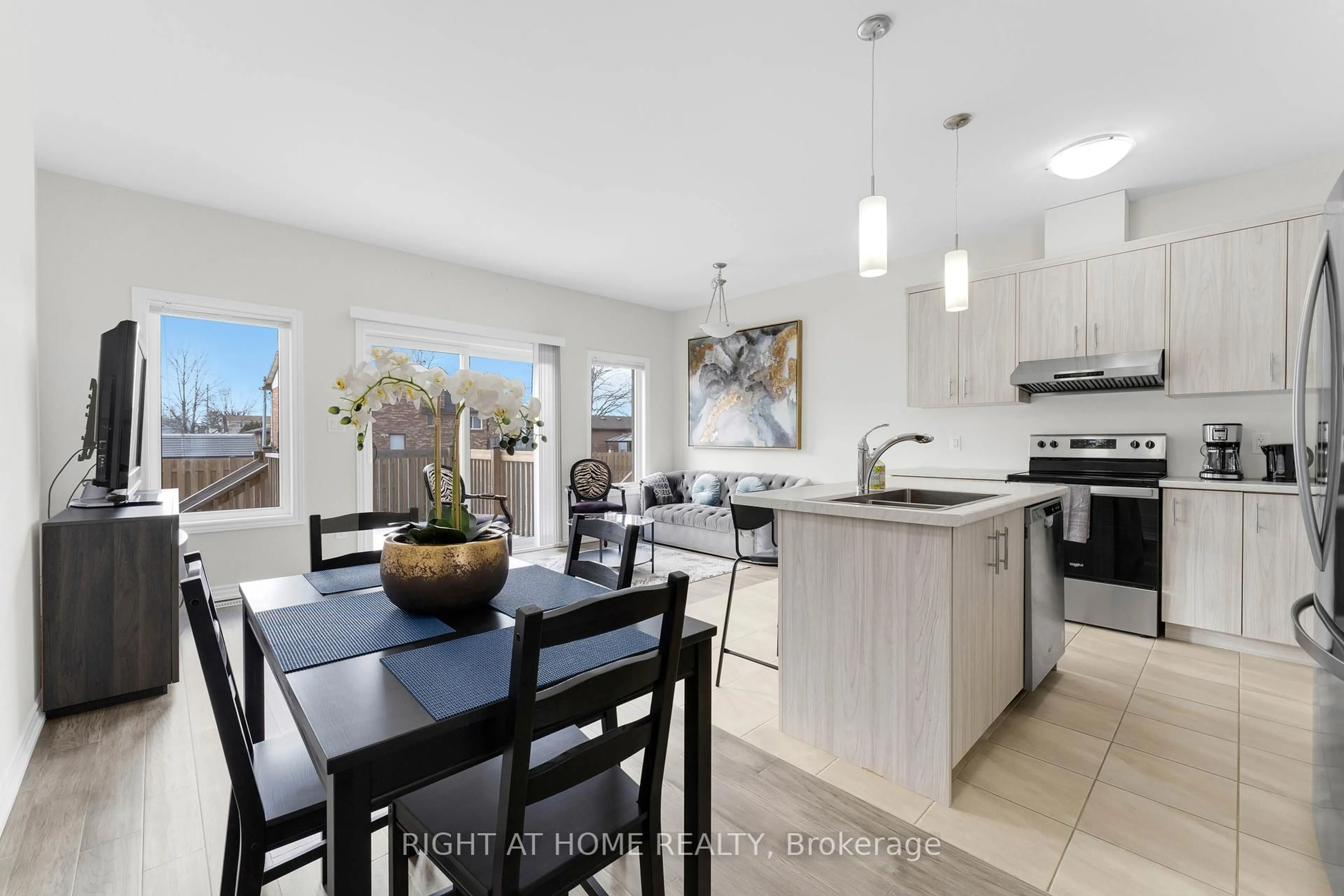 Open concept kitchen, ceramic/tile floor for 212 Louise St, Welland Ontario L3B 0H8