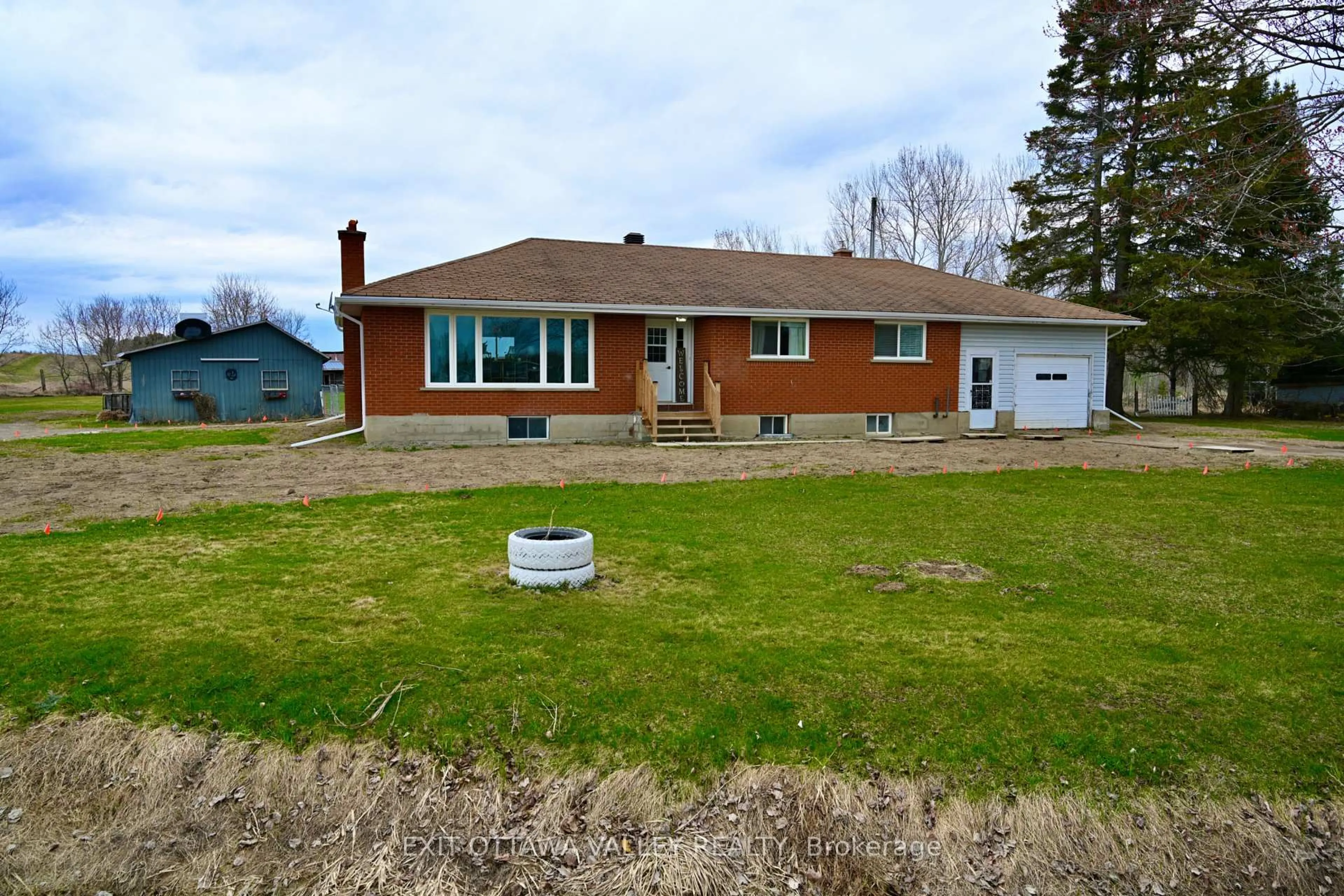 A pic from outside/outdoor area/front of a property/back of a property/a pic from drone, street for 2047 Lapasse Rd, Beachburg Ontario K0J 1C0