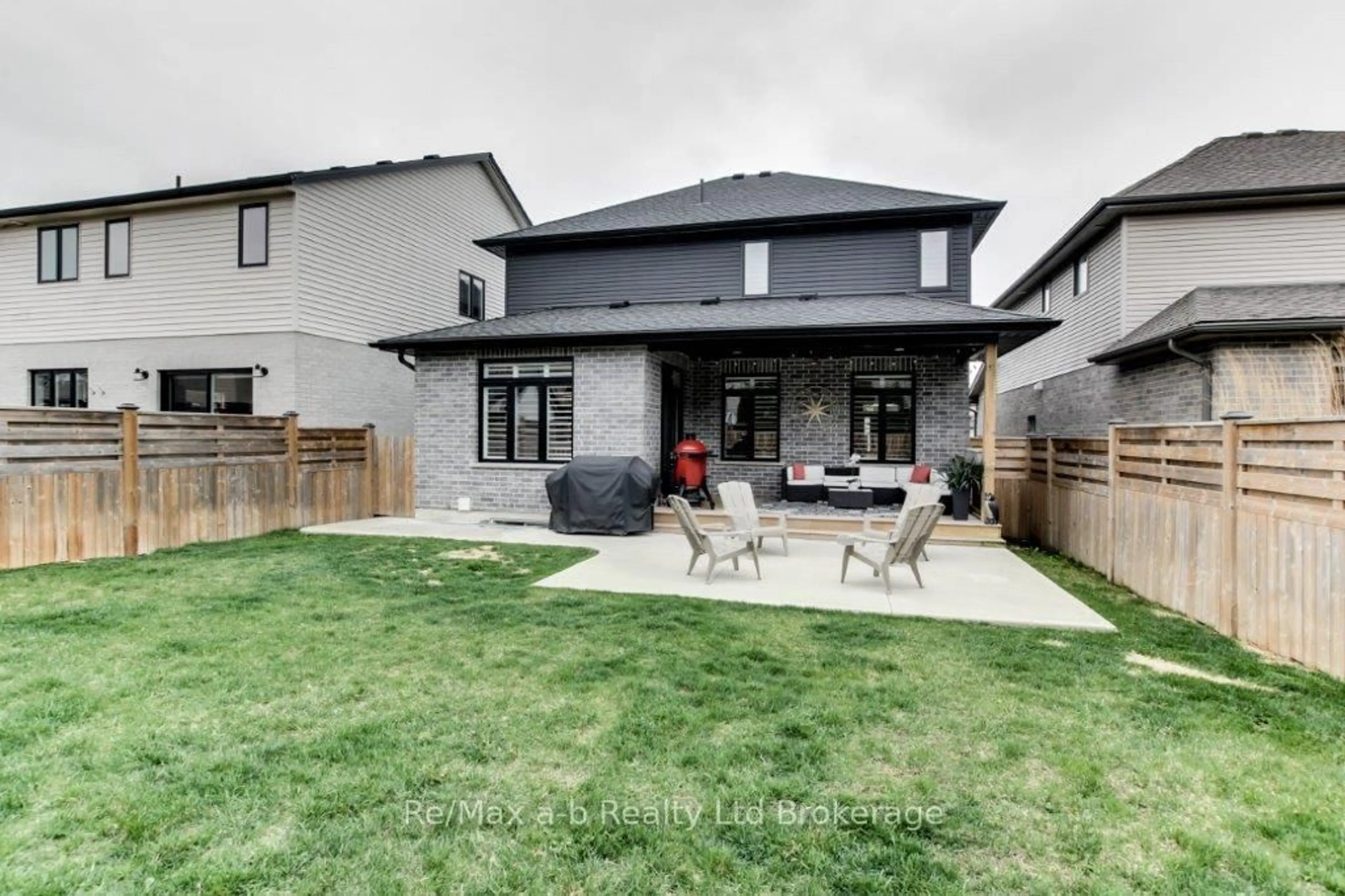 Patio, street for 905 Moro Pl, Woodstock Ontario N4T 0K6