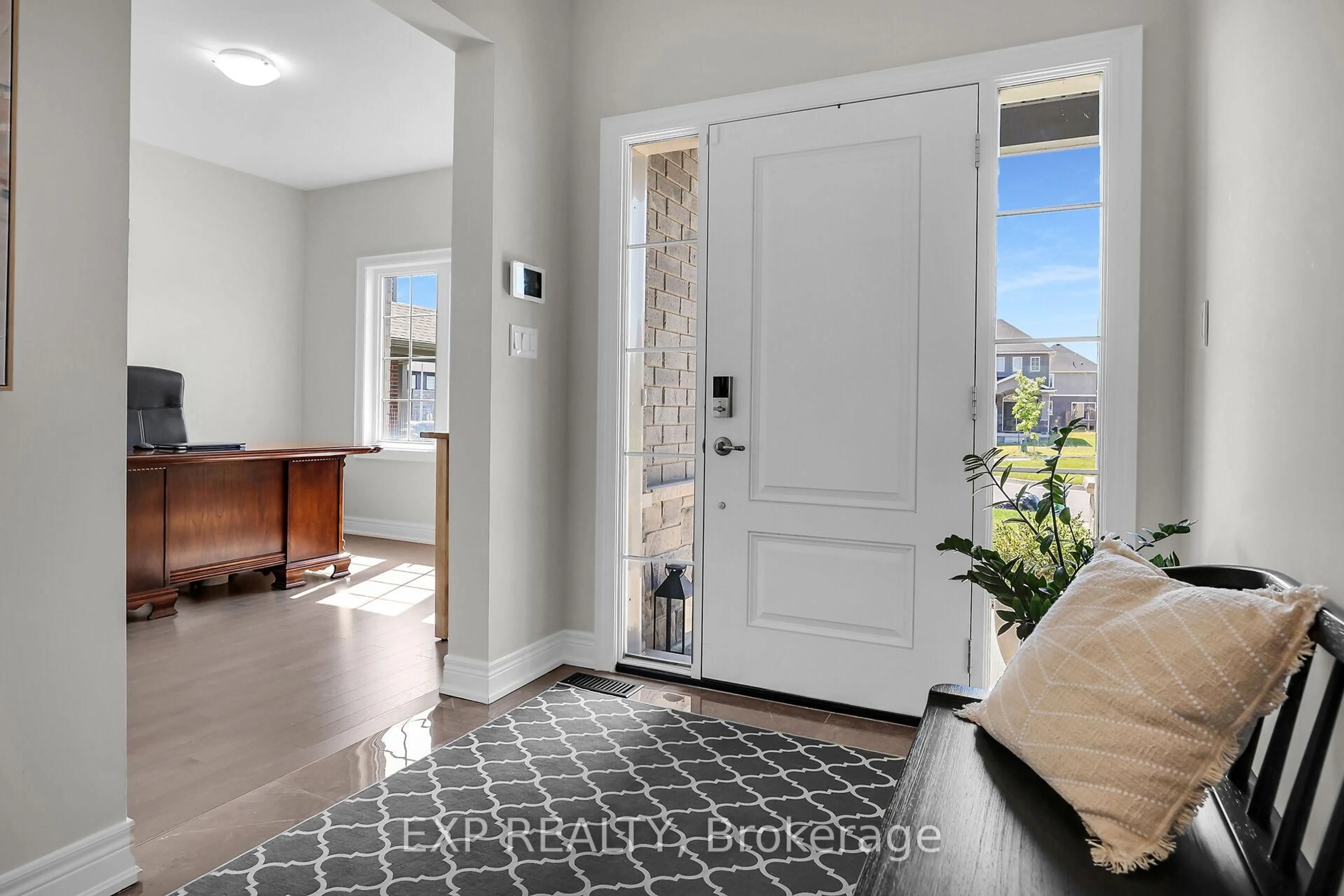 Indoor entryway for 3608 Carolinia Crt, Fort Erie Ontario L0S 1N0