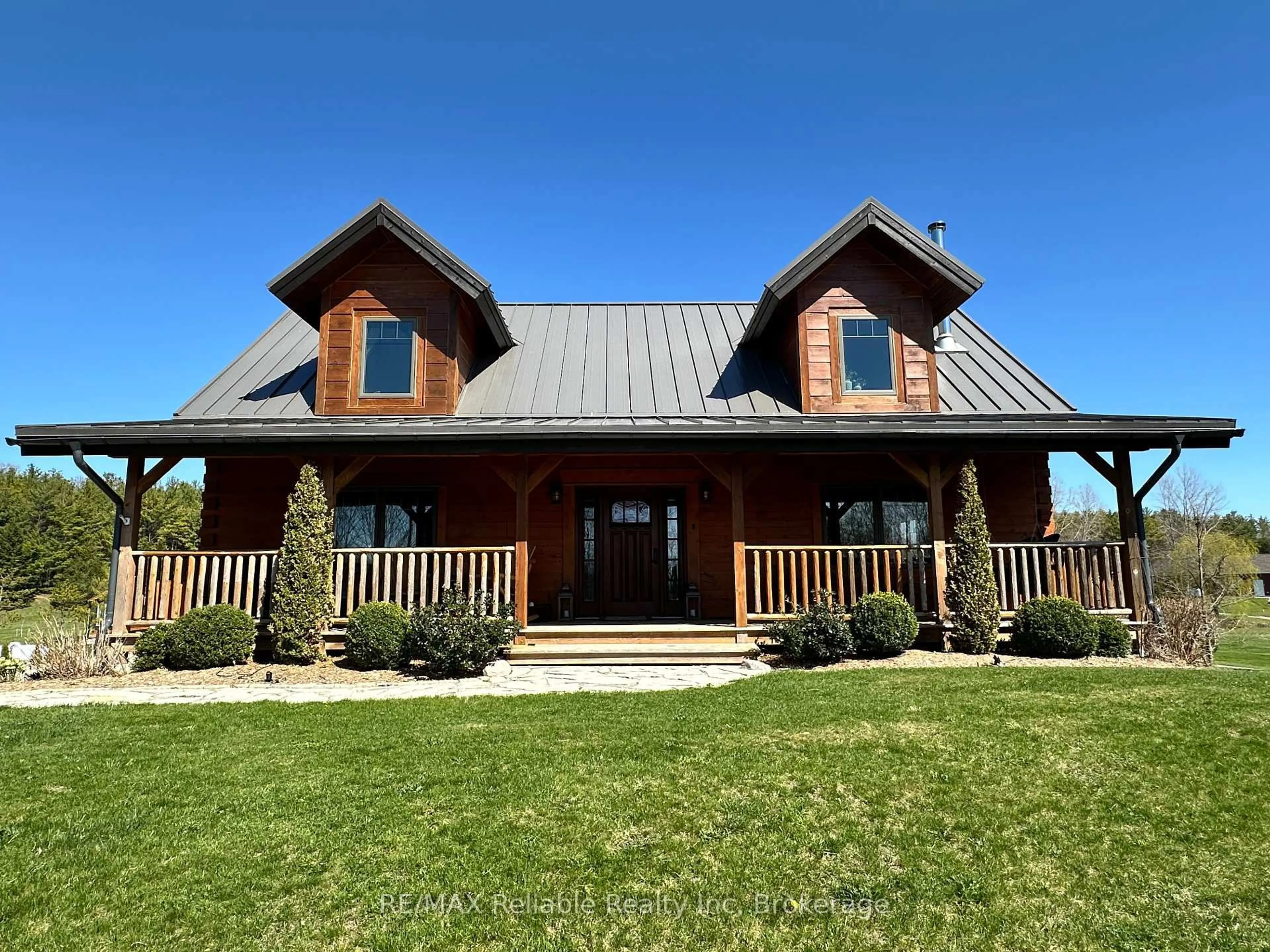 Home with vinyl exterior material, building for 76630 Wildwood Line, Bluewater Ontario N0M 1G0