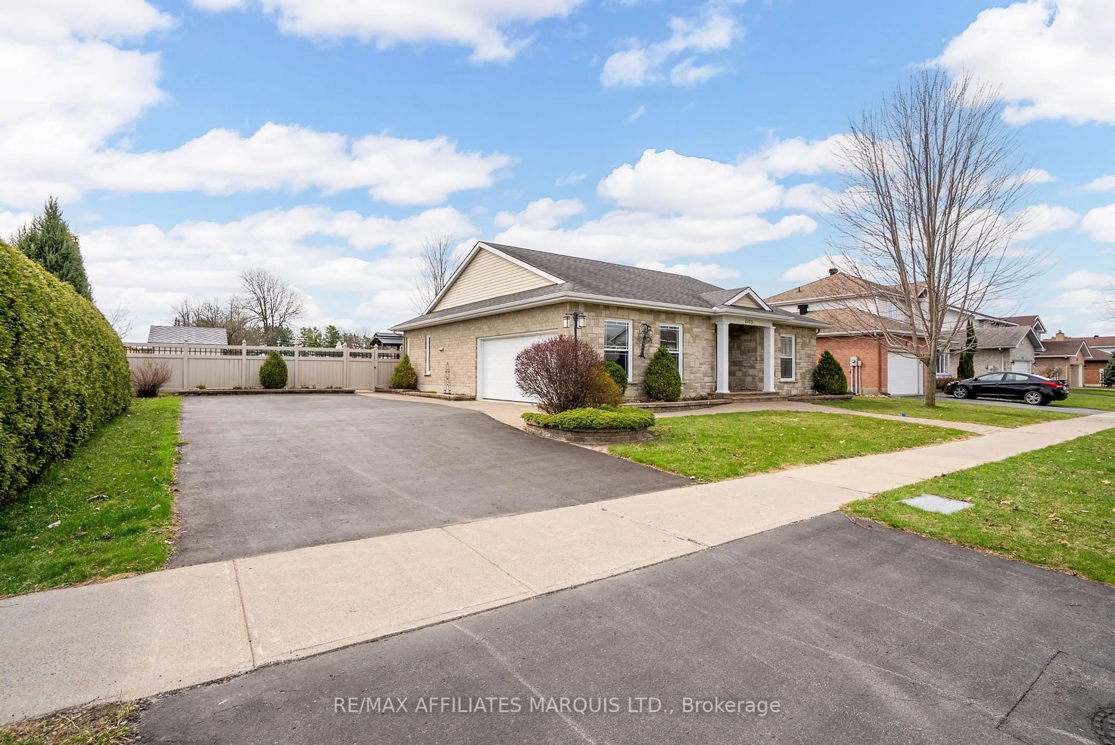 A pic from outside/outdoor area/front of a property/back of a property/a pic from drone, street for 2125 Concorde Ave, Cornwall Ontario K6H 7E2
