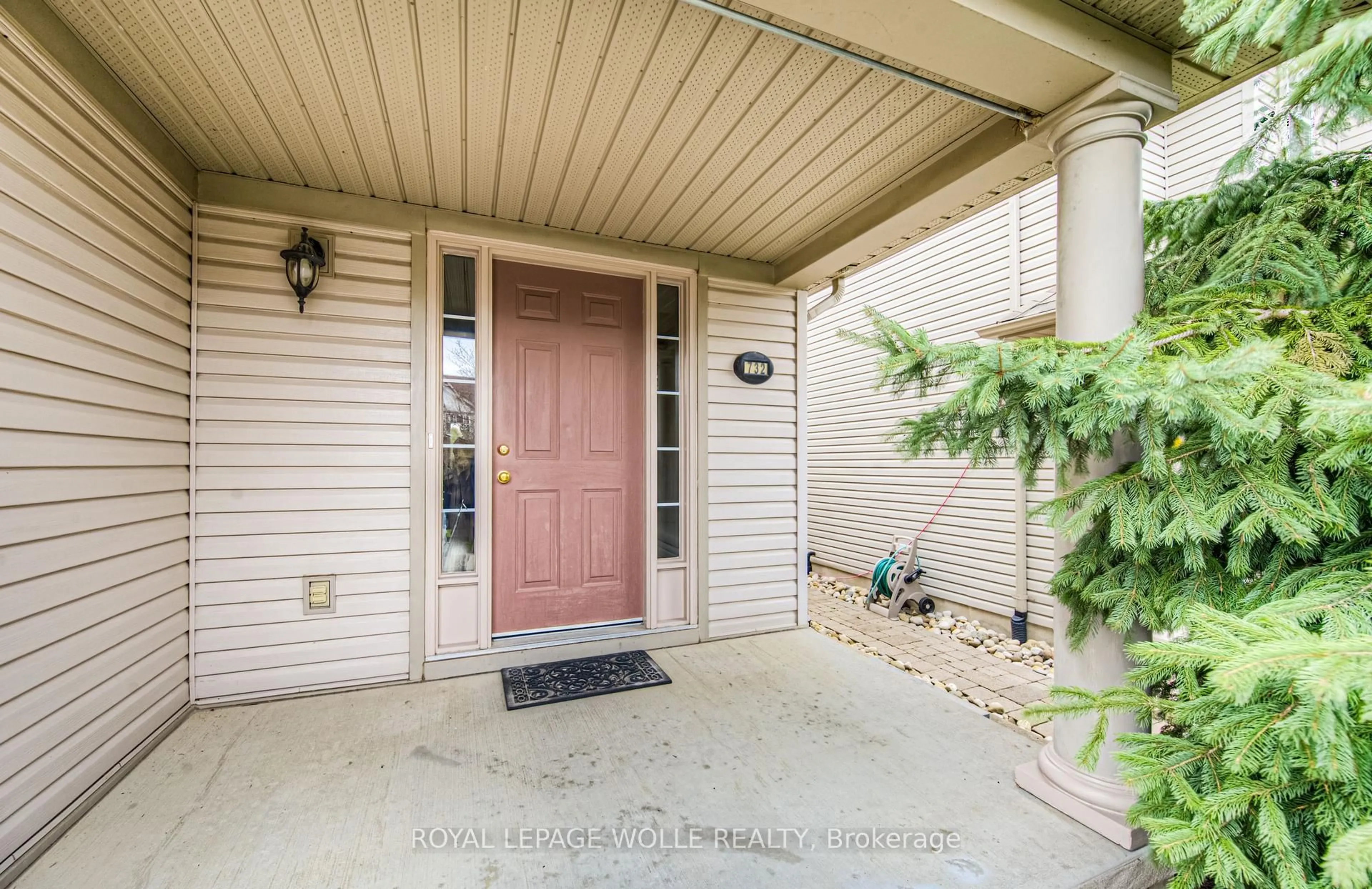 Indoor entryway for 732 Grand Banks Dr, Waterloo Ontario N2K 4M2