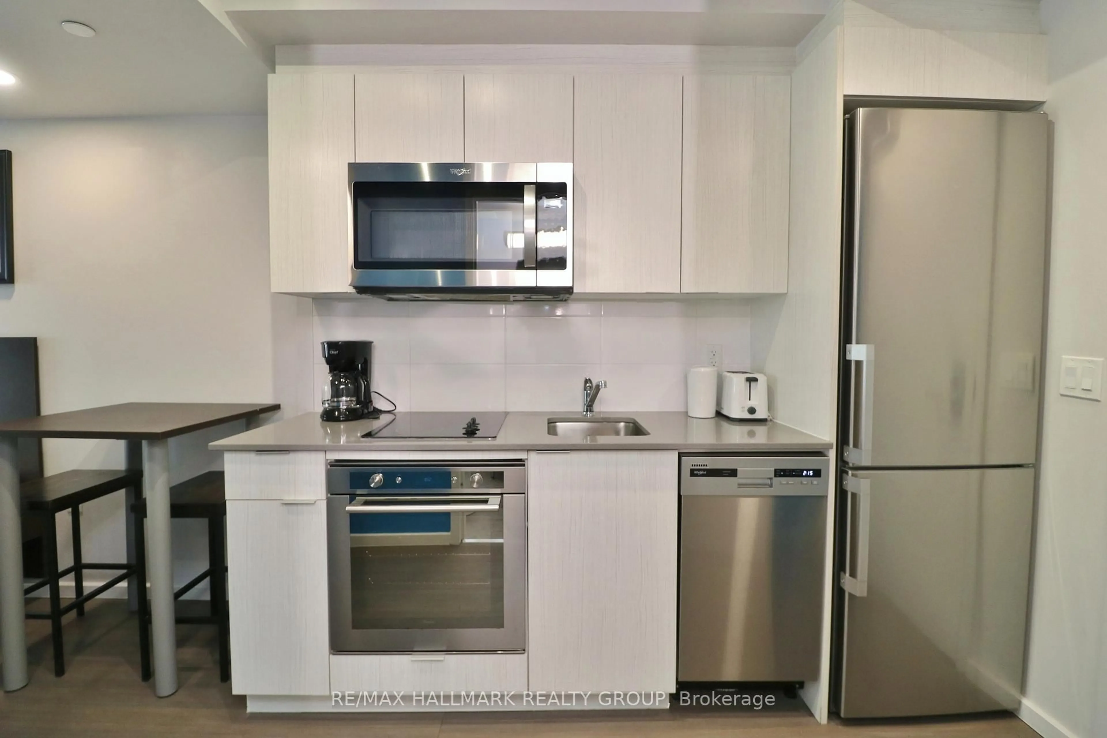 Standard kitchen, unknown for 105 Champagne Ave #1208, Ottawa Ontario K1S 5E5
