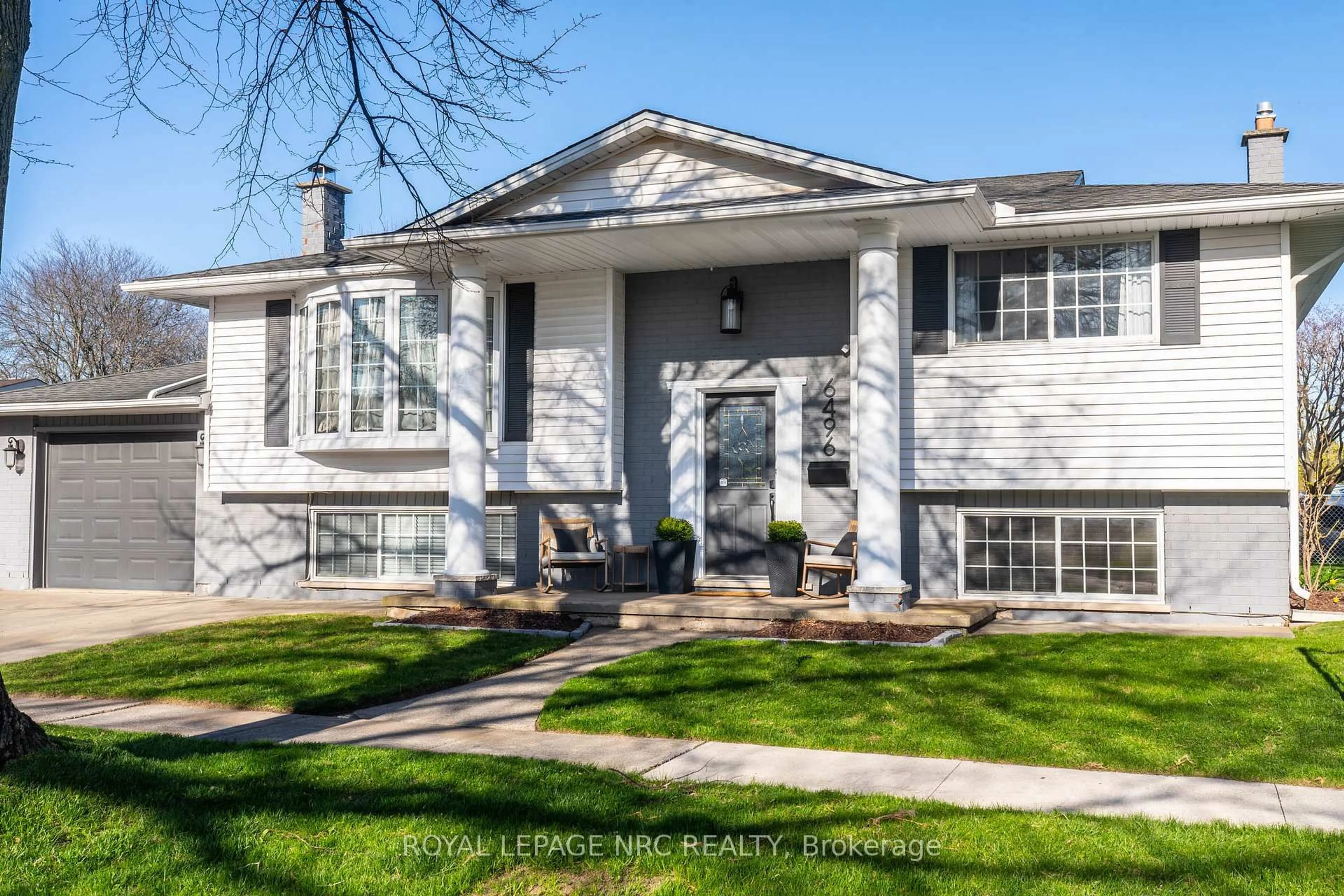 Home with vinyl exterior material, street for 6496 CHARNWOOD Ave, Niagara Falls Ontario L2H 2H2