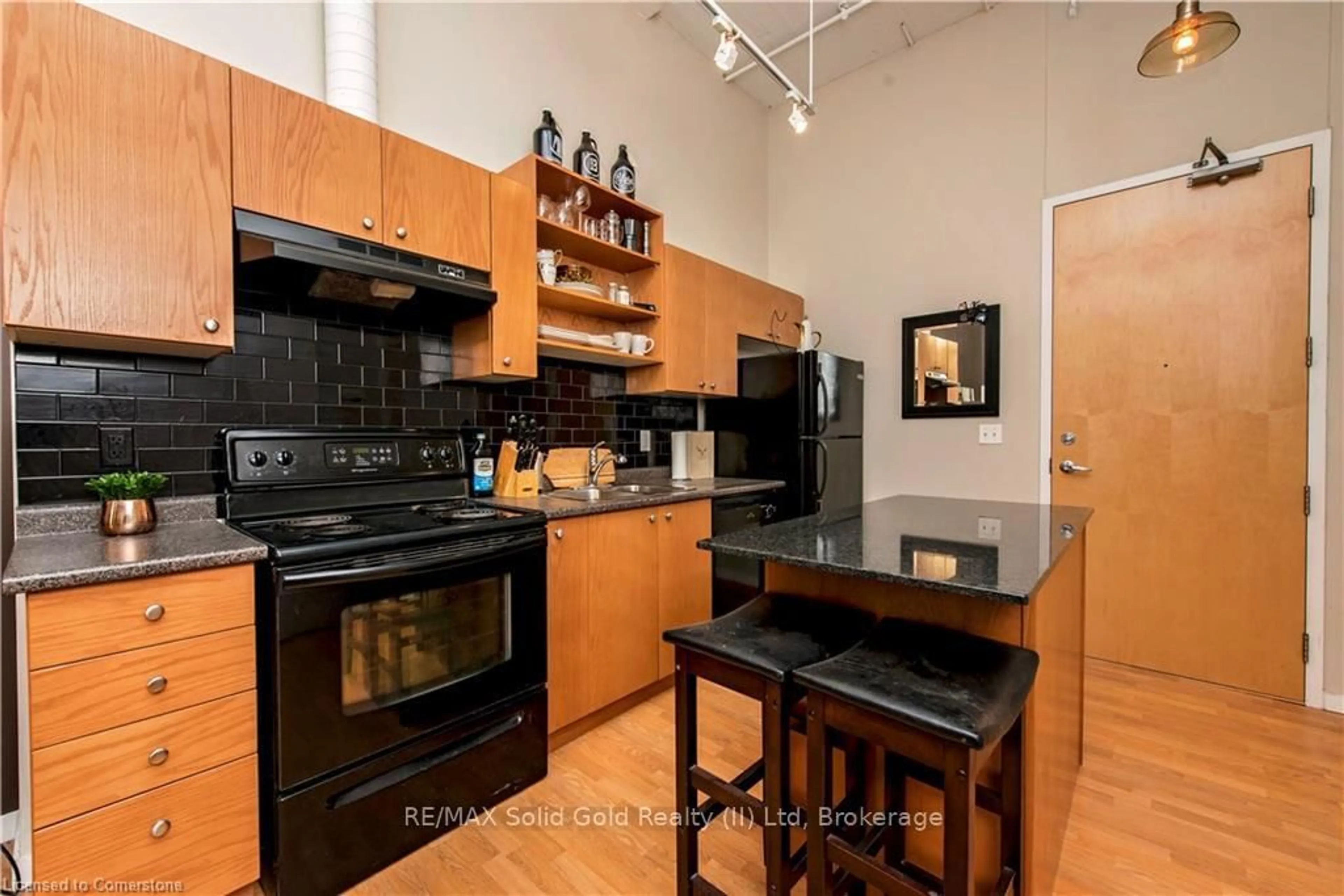 Standard kitchen, unknown for 410 King St #124, Kitchener Ontario N2G 1C3