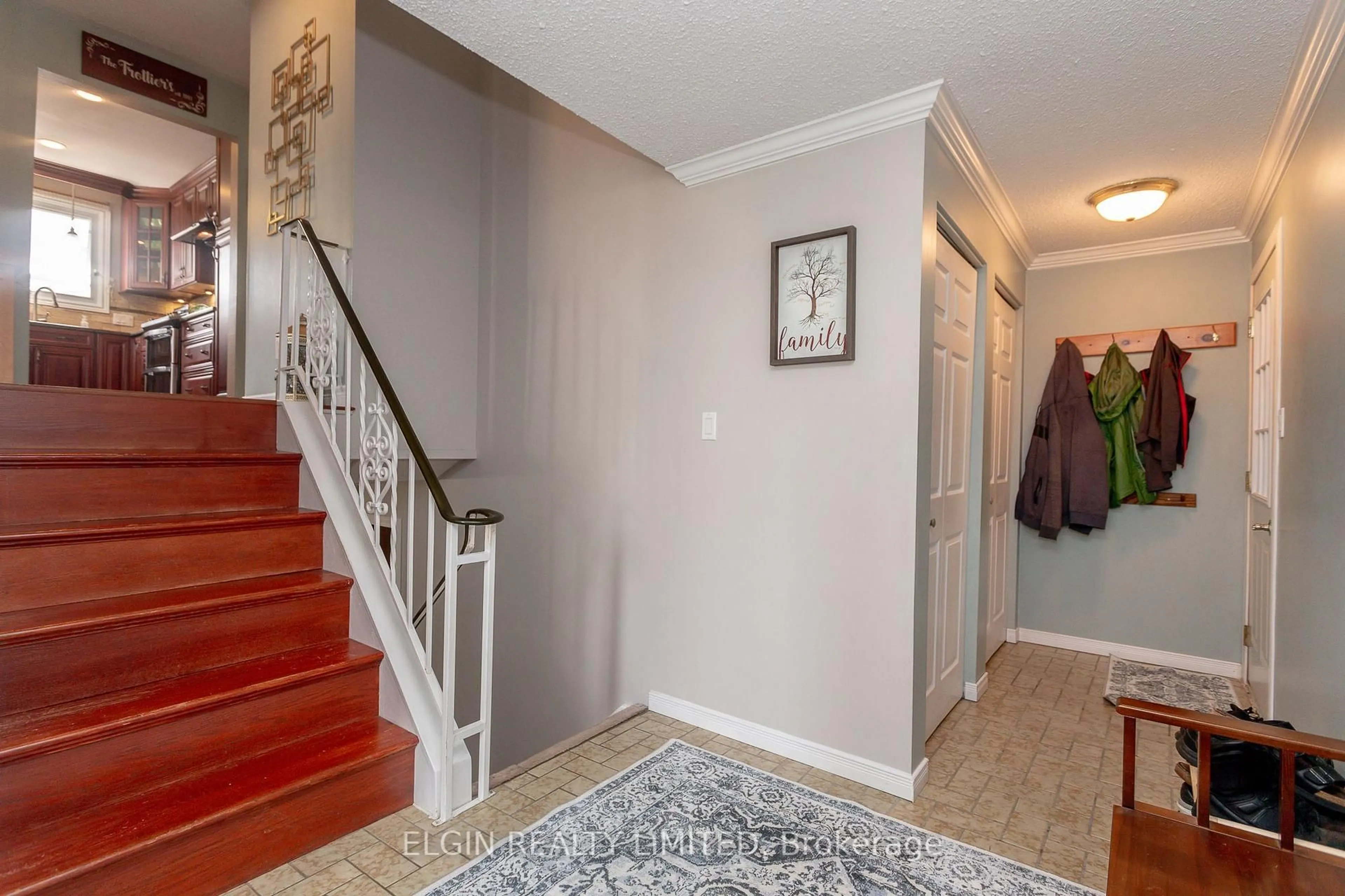 Indoor entryway for 7 Porter Pl, St. Thomas Ontario N5R 5L5