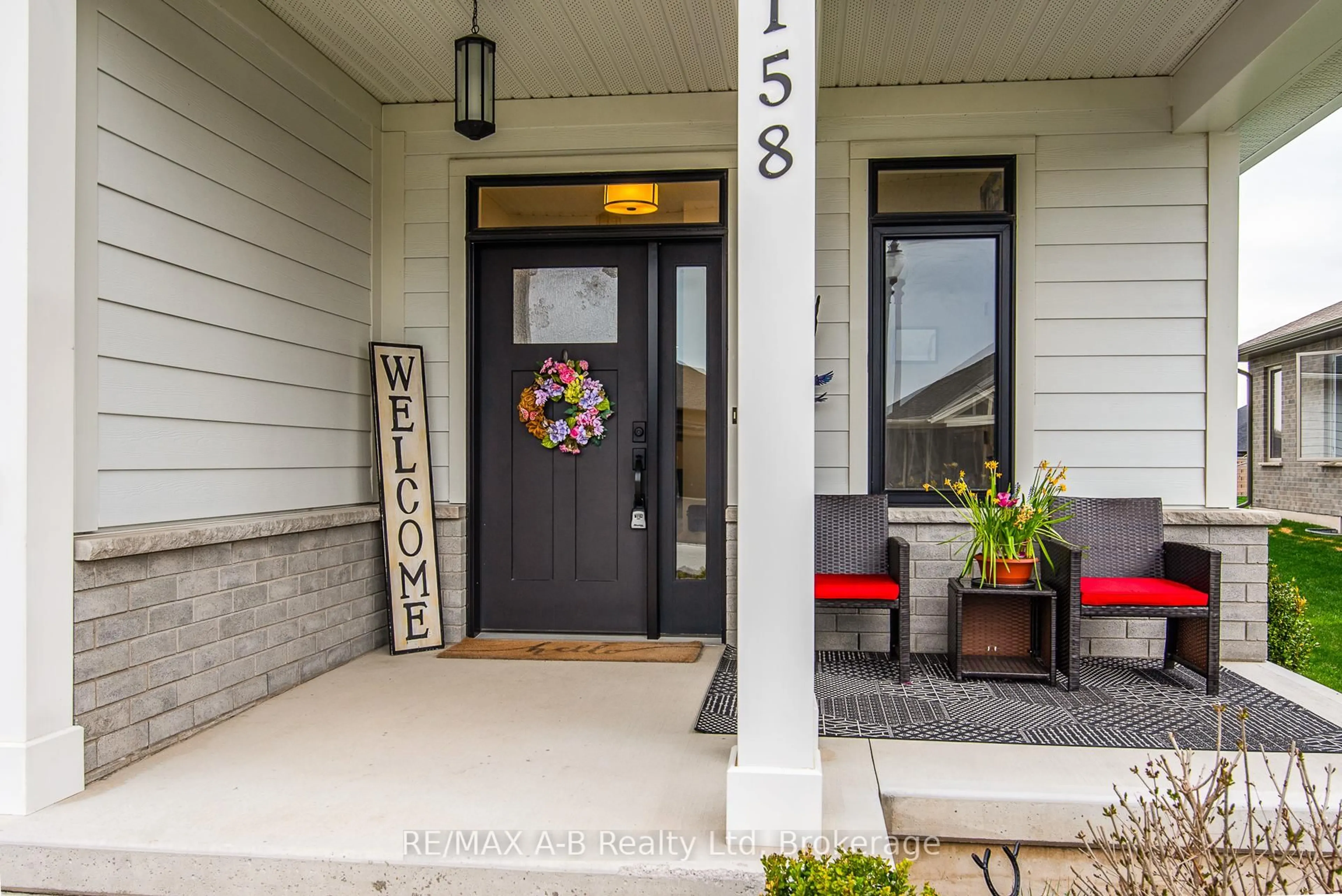 Indoor entryway for 158 RIDGEWOOD Cres, St. Marys Ontario N4X 1E8