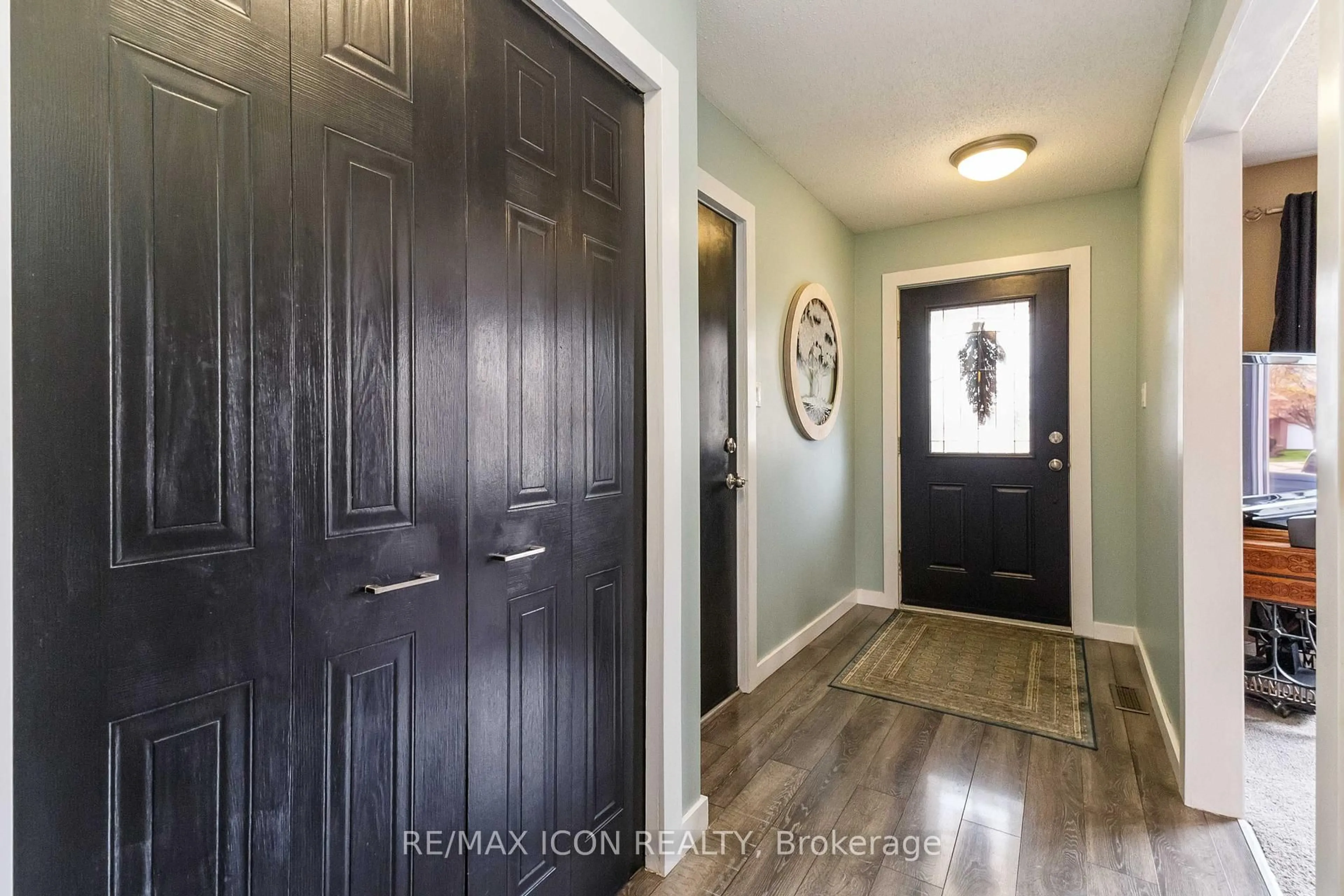 Indoor entryway for 252 Josselyn Dr, London South Ontario N6E 3S5