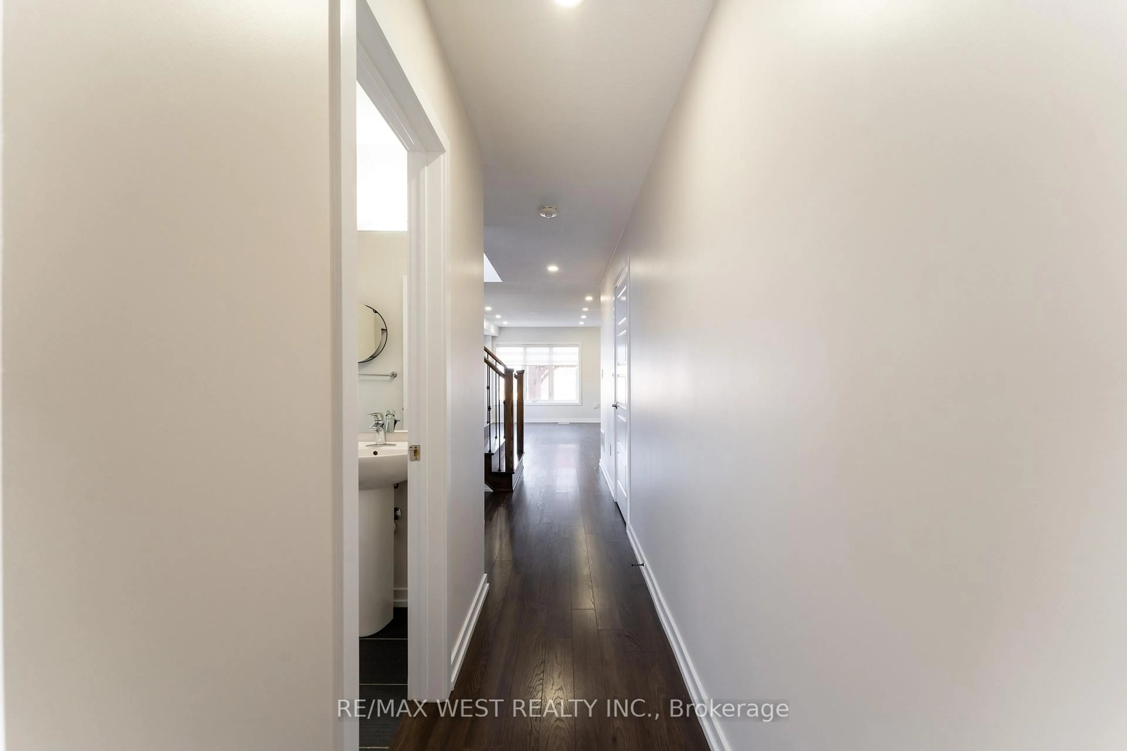 Indoor entryway for 2 Scarletwood St, Hamilton Ontario L8J 0K8