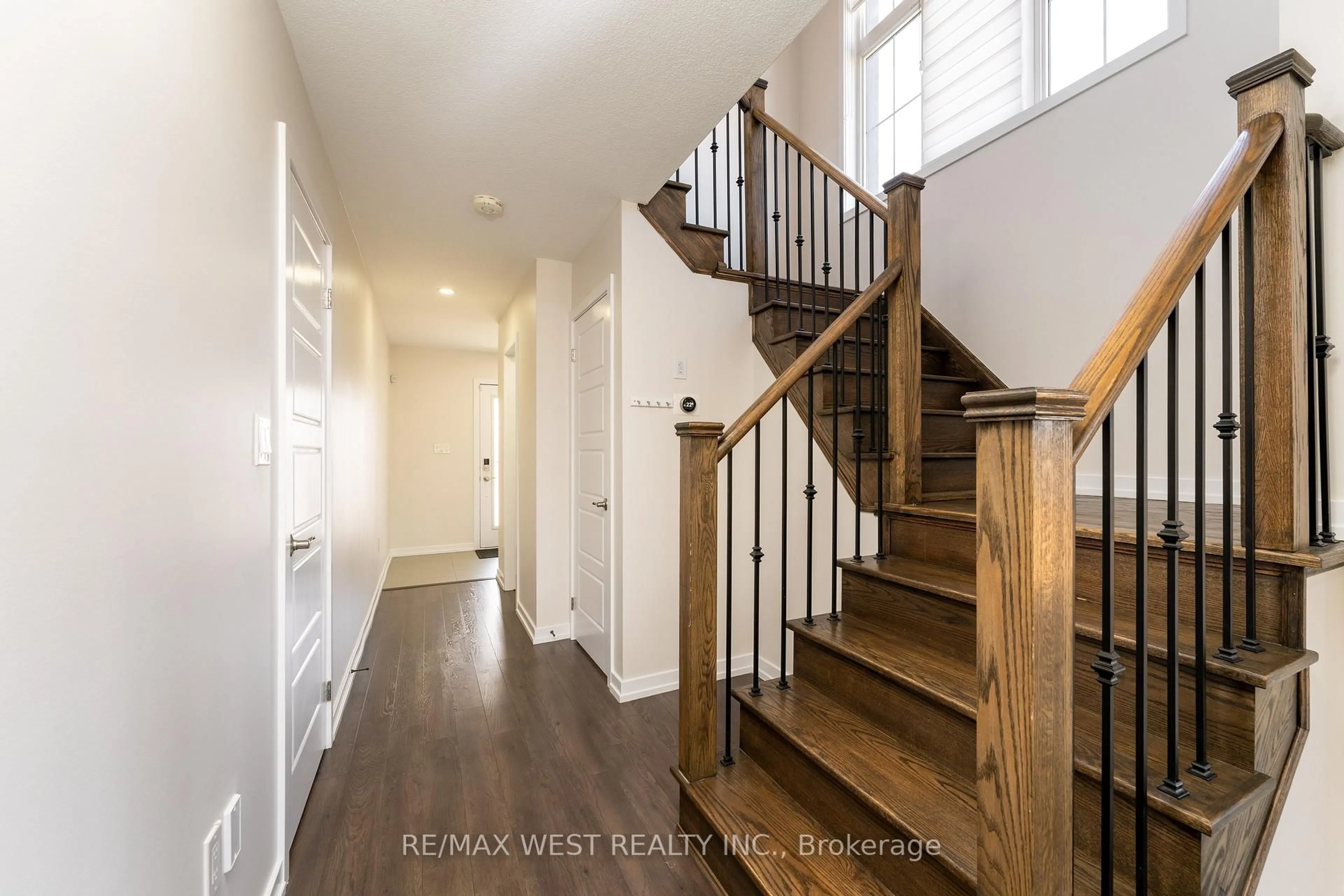 Indoor entryway for 2 Scarletwood St, Hamilton Ontario L8J 0K8