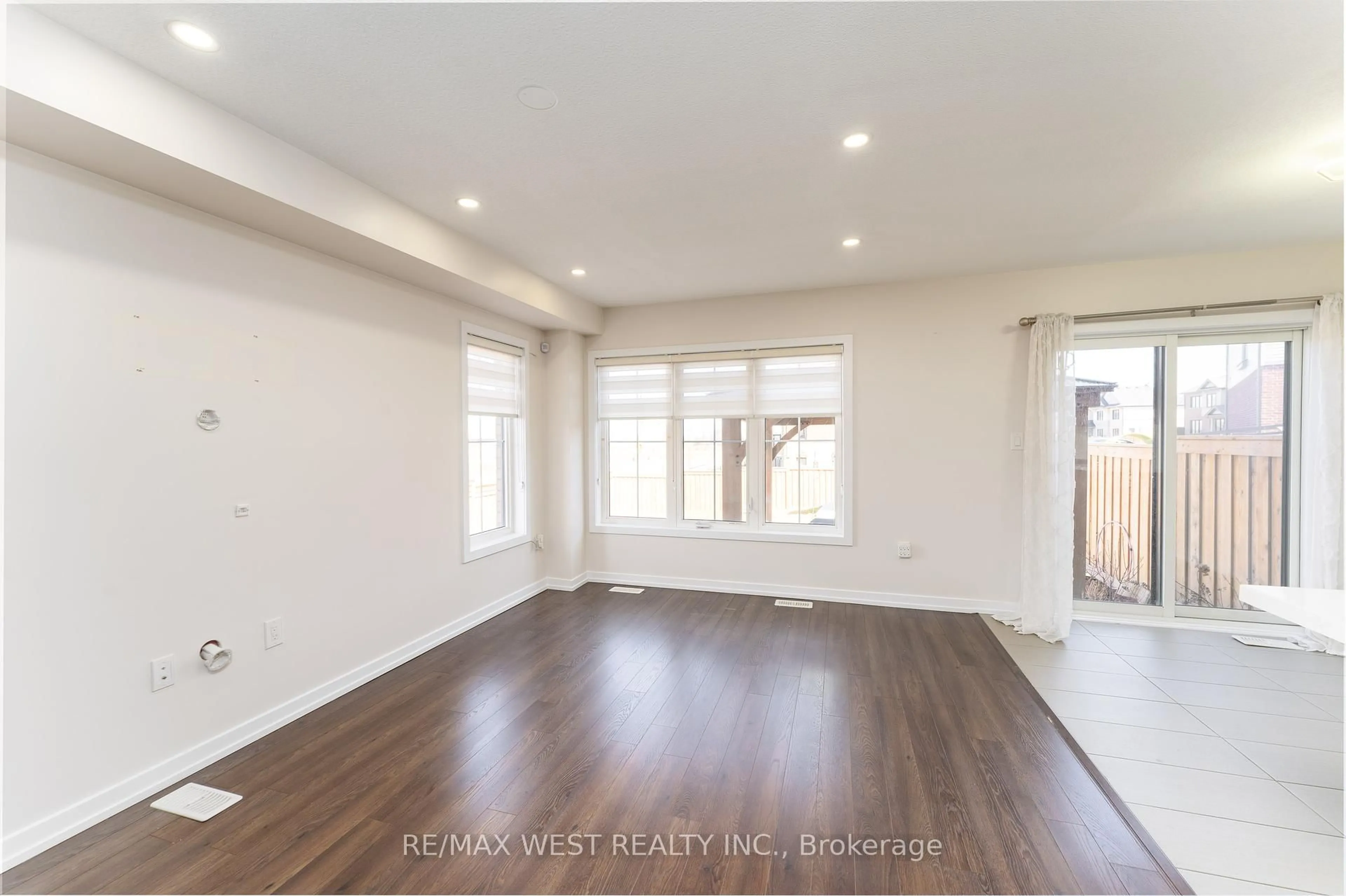 A pic of a room for 2 Scarletwood St, Hamilton Ontario L8J 0K8