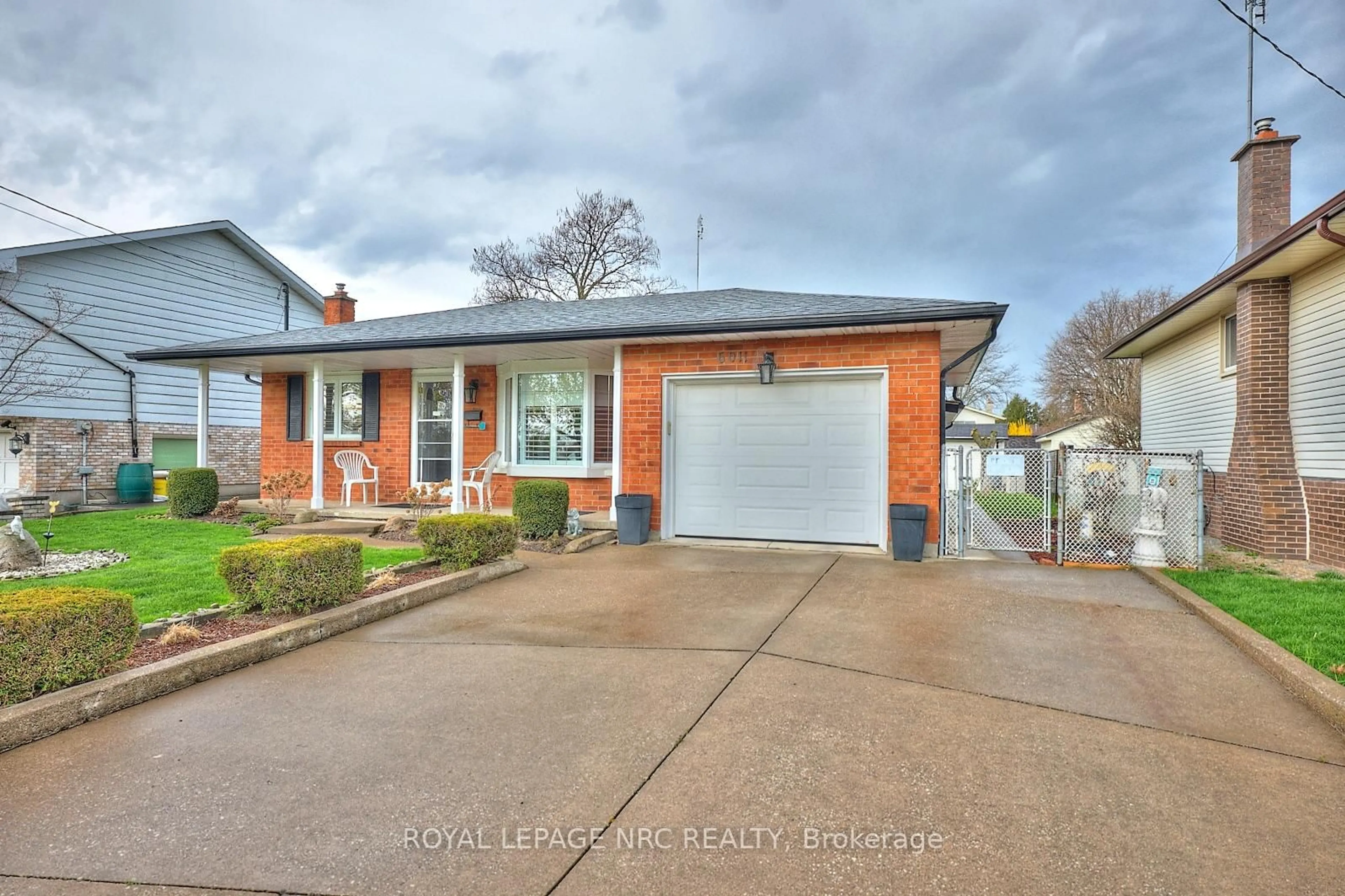 Home with brick exterior material, street for 6011 Pitton Rd, Niagara Falls Ontario L2H 1S2