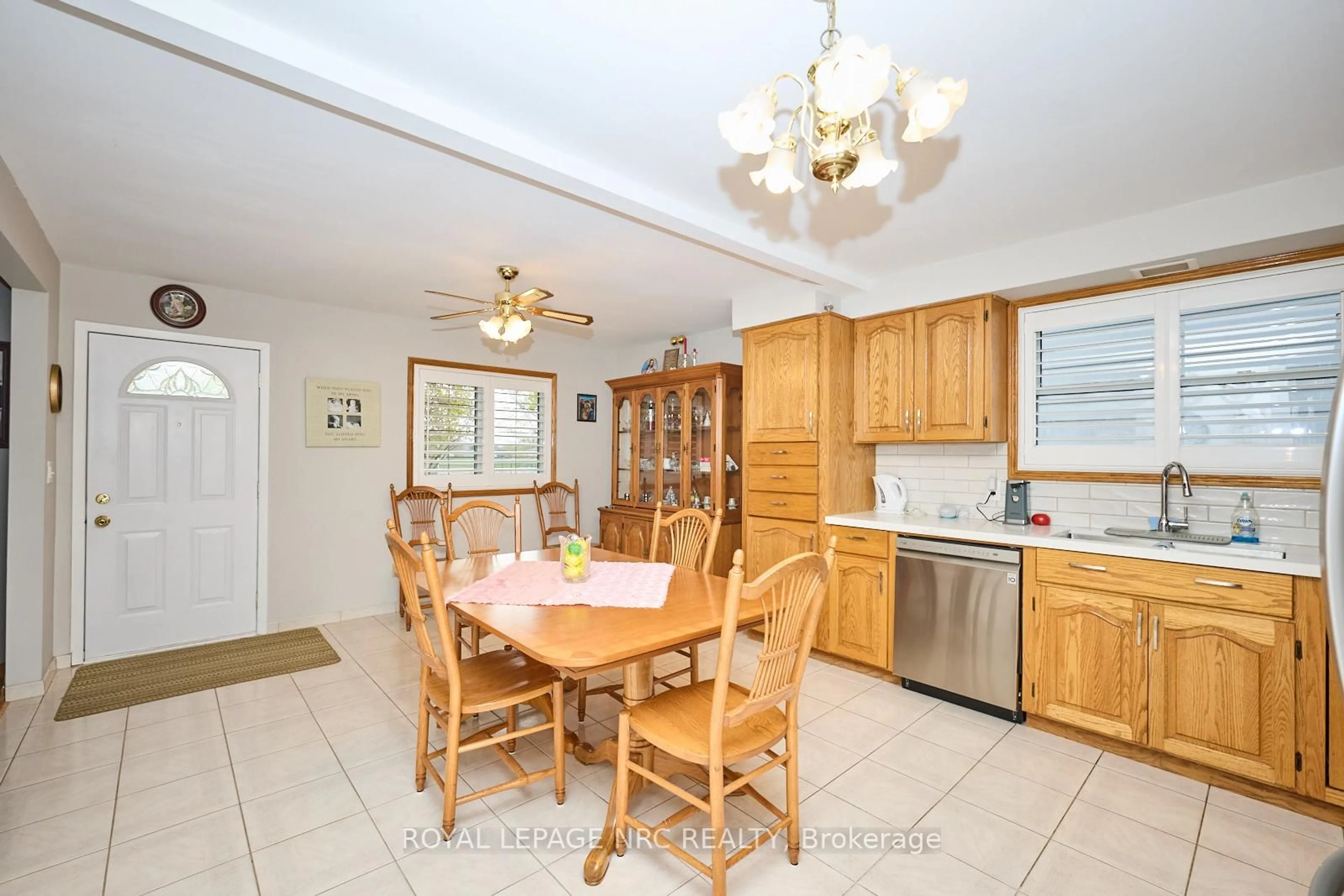 Dining room, ceramic/tile floor for 6011 Pitton Rd, Niagara Falls Ontario L2H 1S2