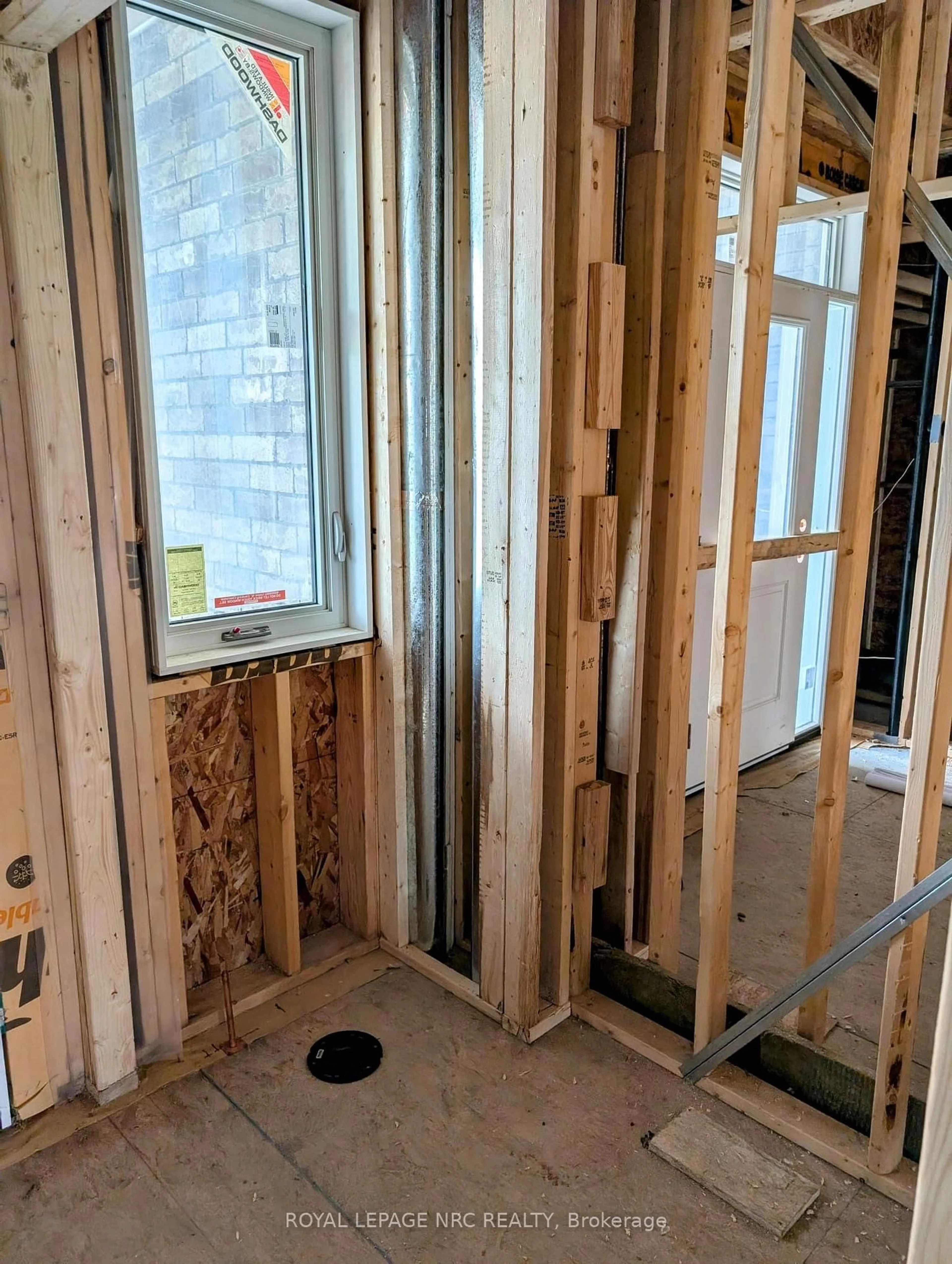 A pic of a room for 6672 Hawkins St, Niagara Falls Ontario L2G 3B7