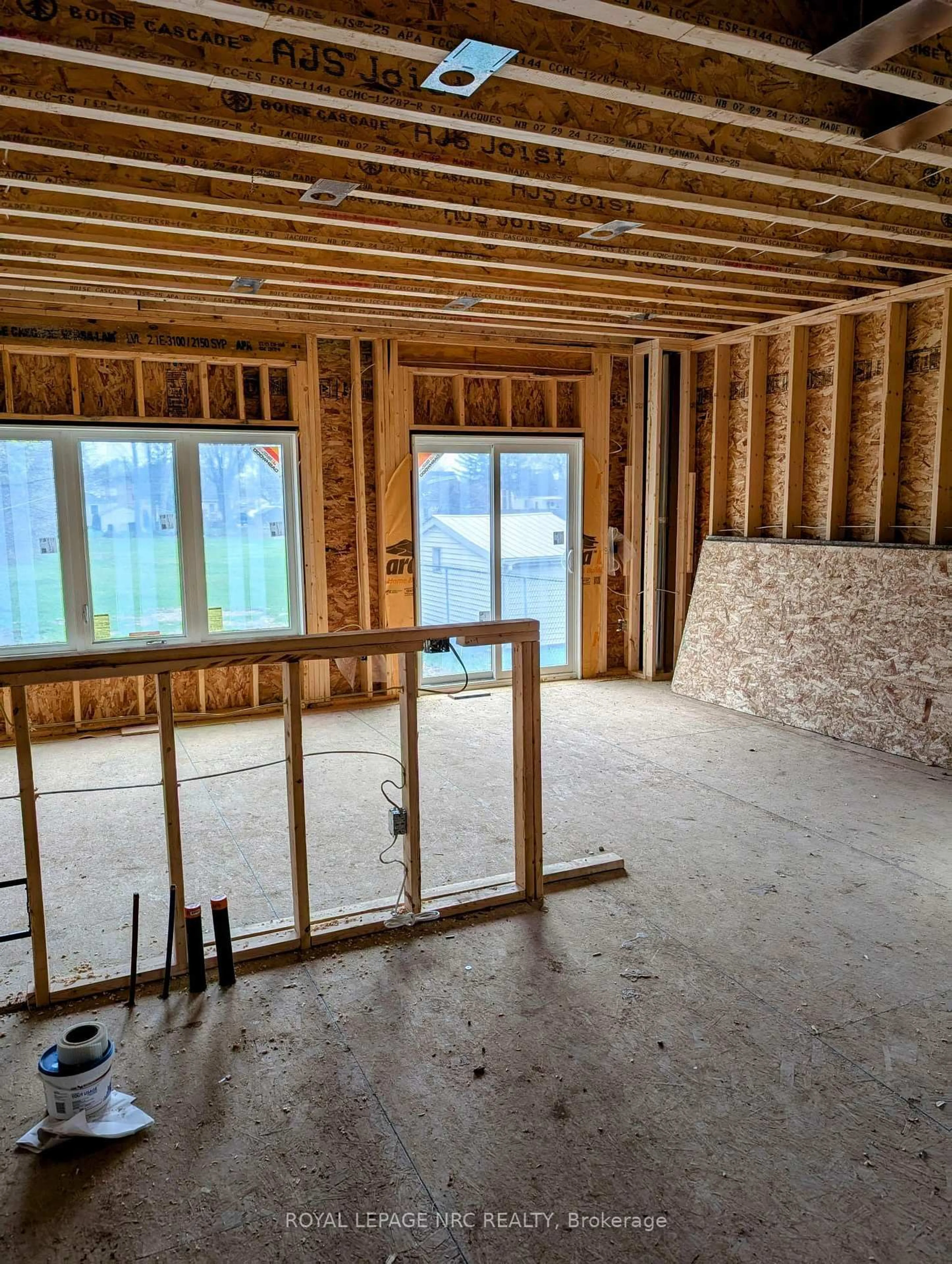A pic of a room for 6672 Hawkins St, Niagara Falls Ontario L2G 3B7