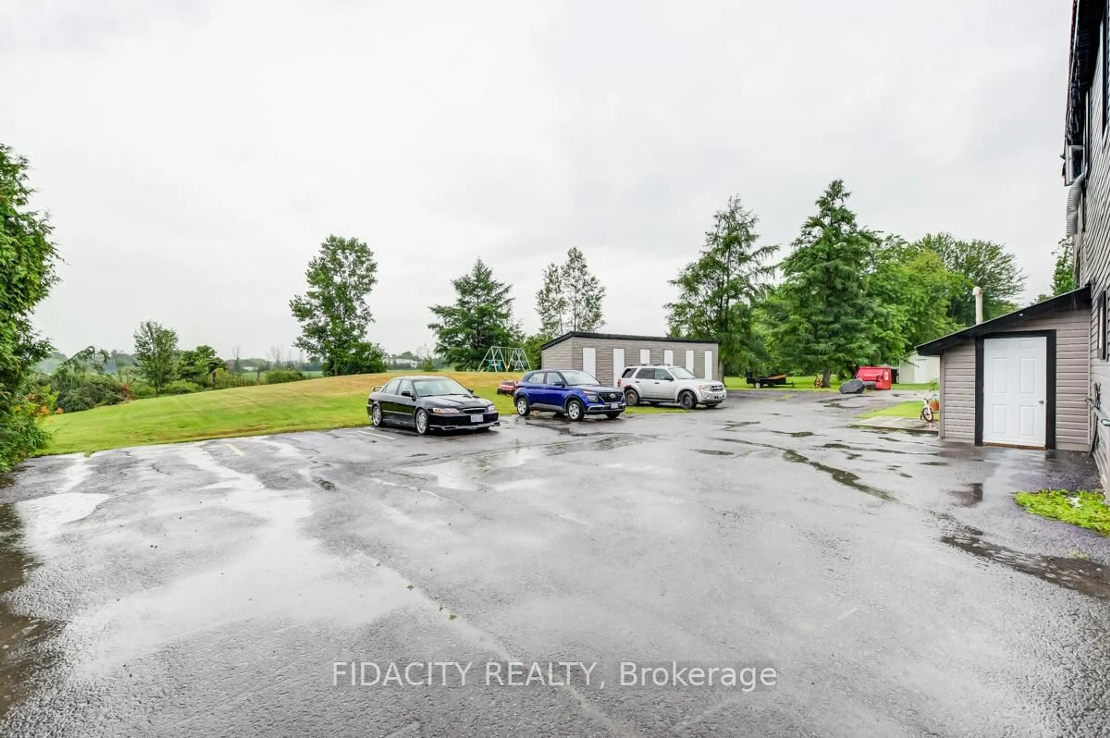 A pic from outside/outdoor area/front of a property/back of a property/a pic from drone, unknown for 3874 Champlain Rd, Clarence-Rockland Ontario K0A 1E0