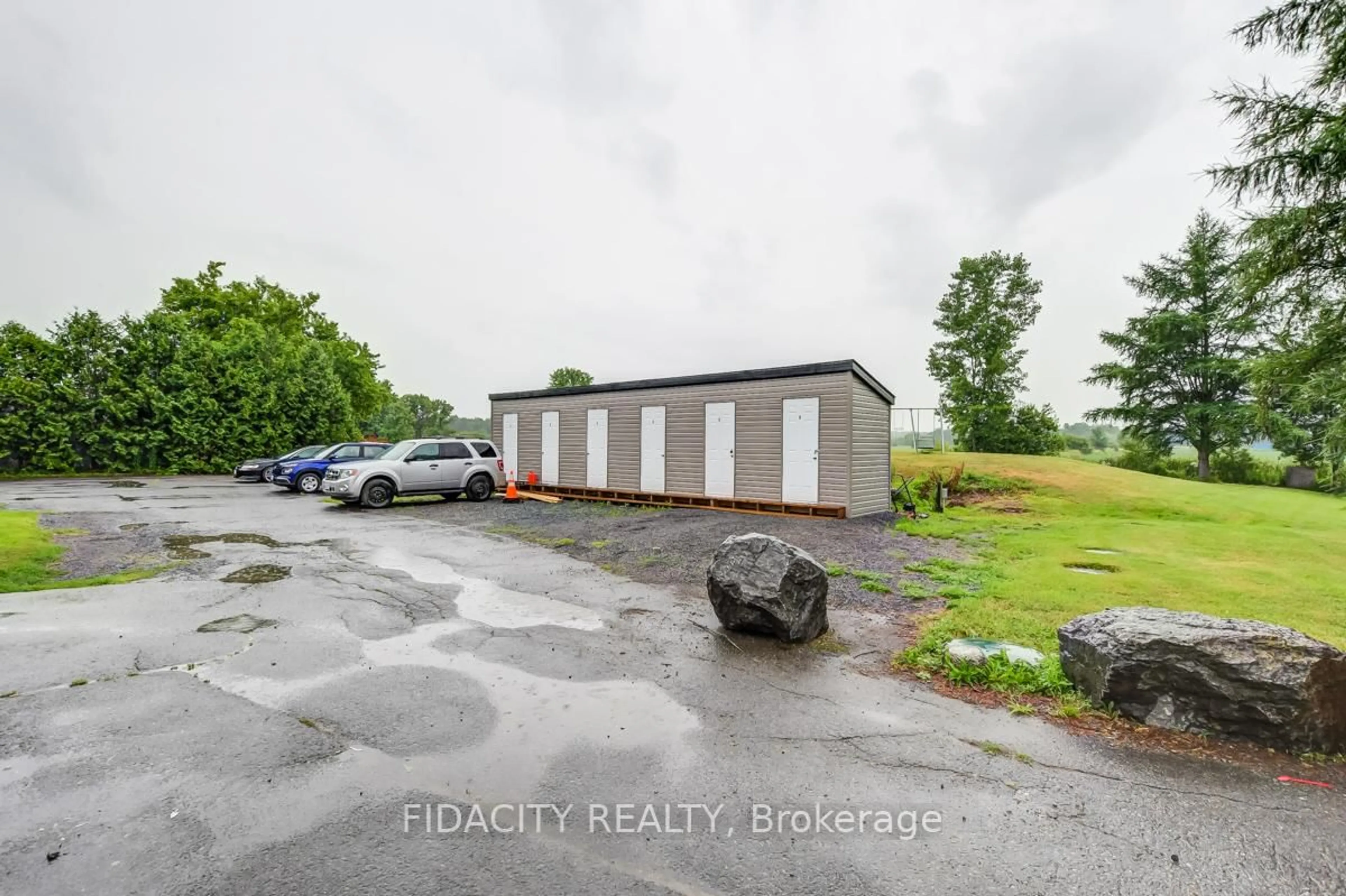 A pic from outside/outdoor area/front of a property/back of a property/a pic from drone, building for 3874 Champlain Rd, Clarence-Rockland Ontario K0A 1E0