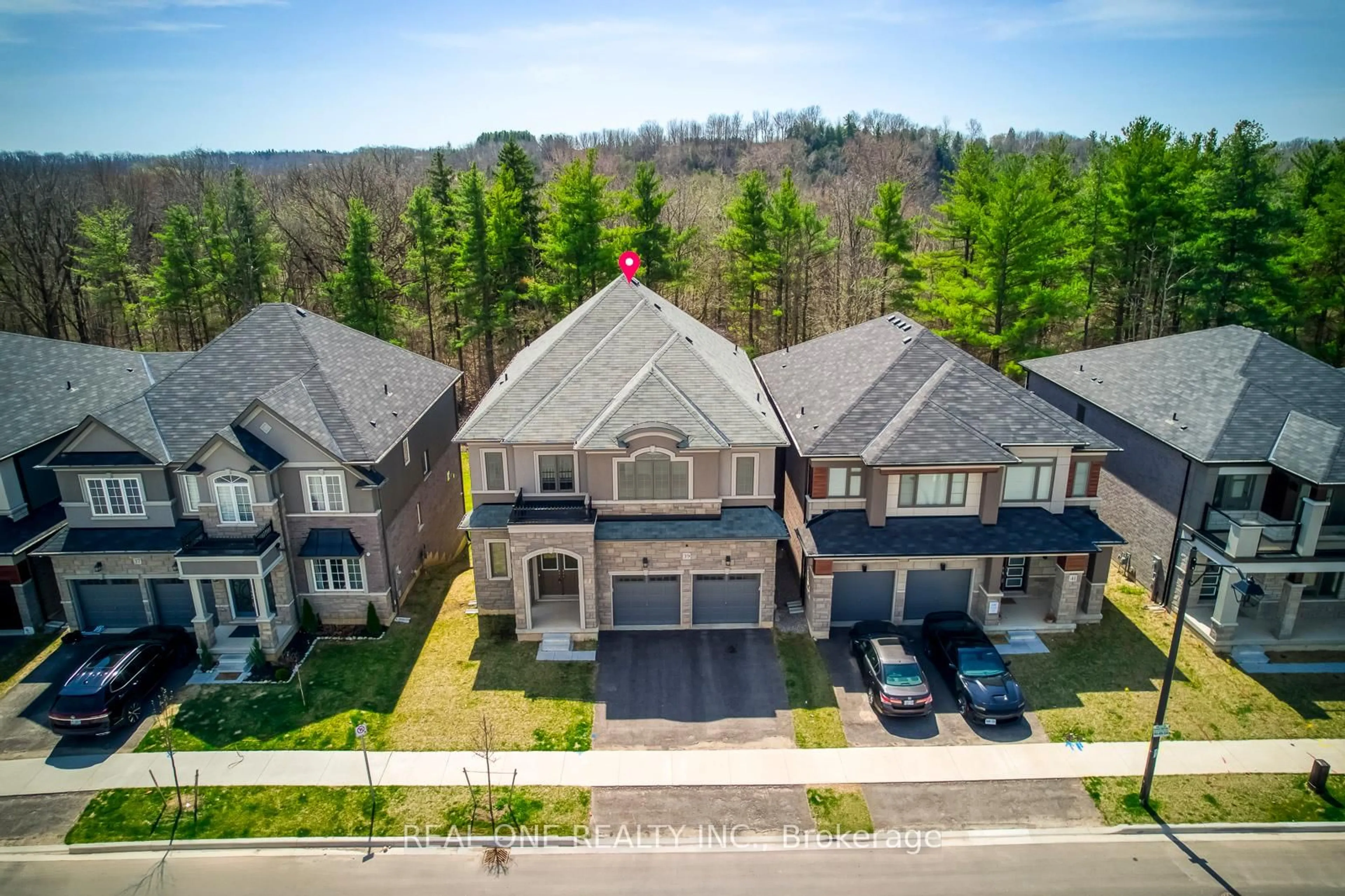 A pic from outside/outdoor area/front of a property/back of a property/a pic from drone, street for 39 Stauffer Rd, Brantford Ontario N3V 0B2