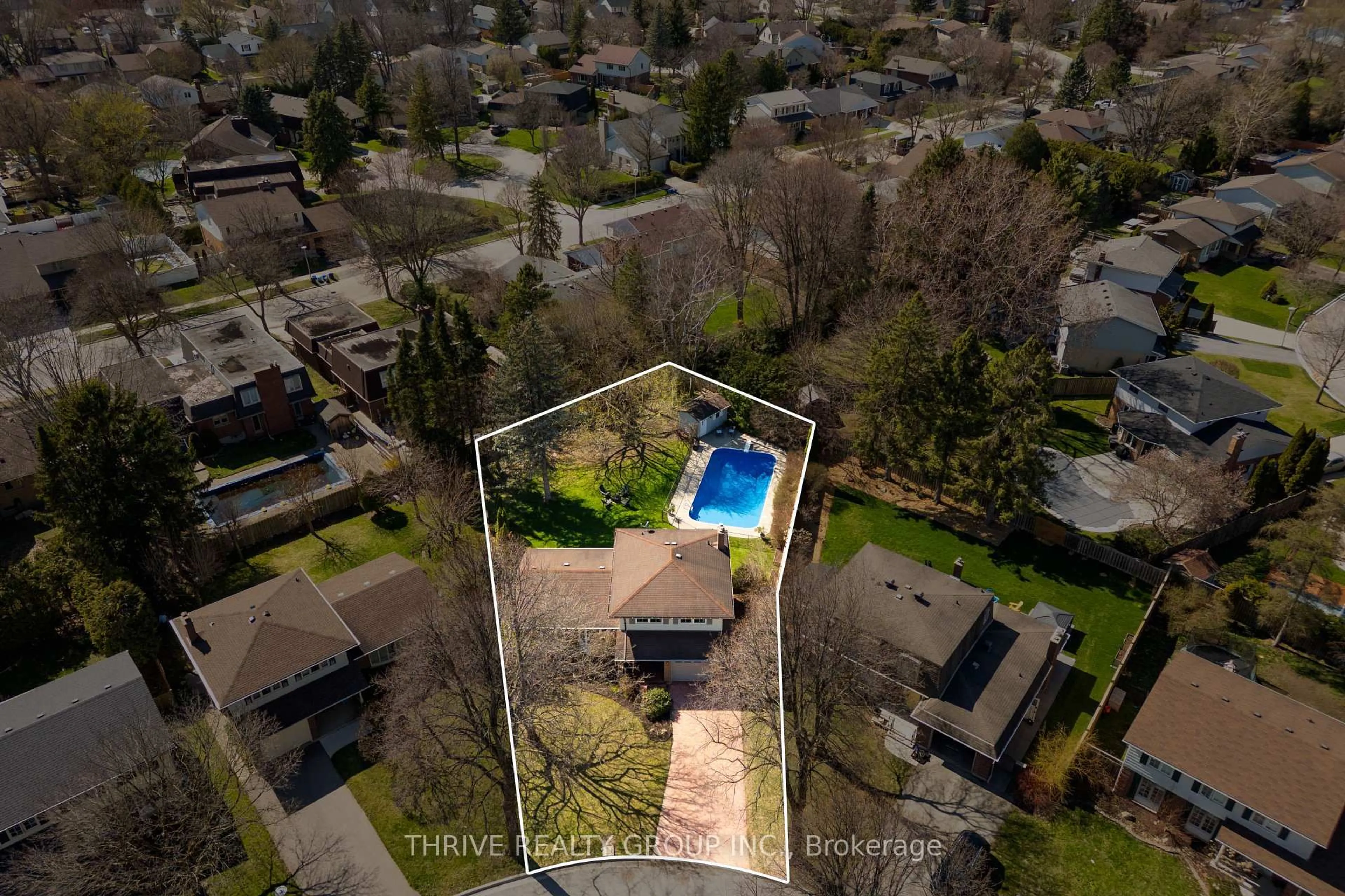 A pic from outside/outdoor area/front of a property/back of a property/a pic from drone, unknown for 43 Milford Cres, London North Ontario N5X 1A9