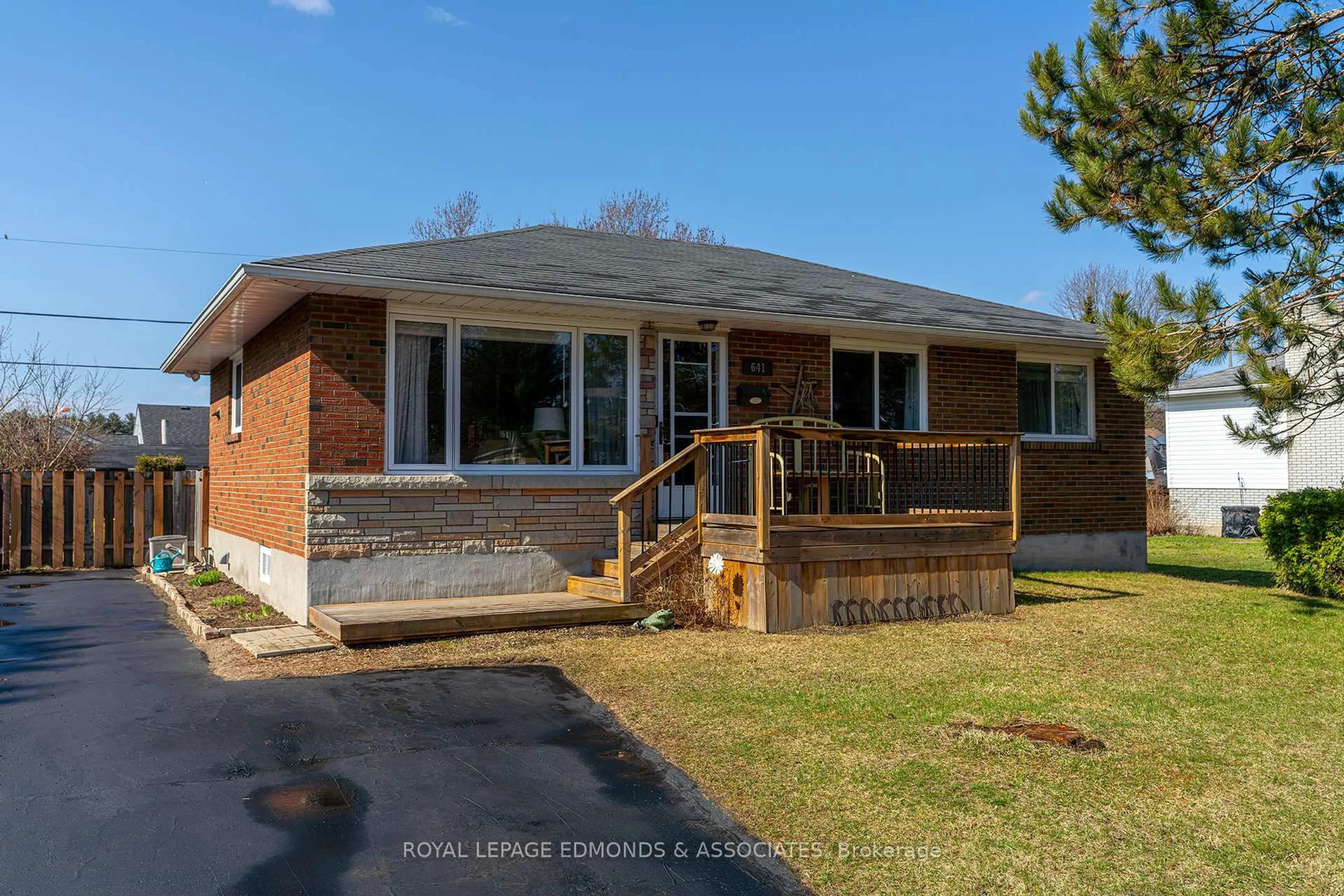 Home with brick exterior material, street for 641 Pine St, Petawawa Ontario K8A 7K5